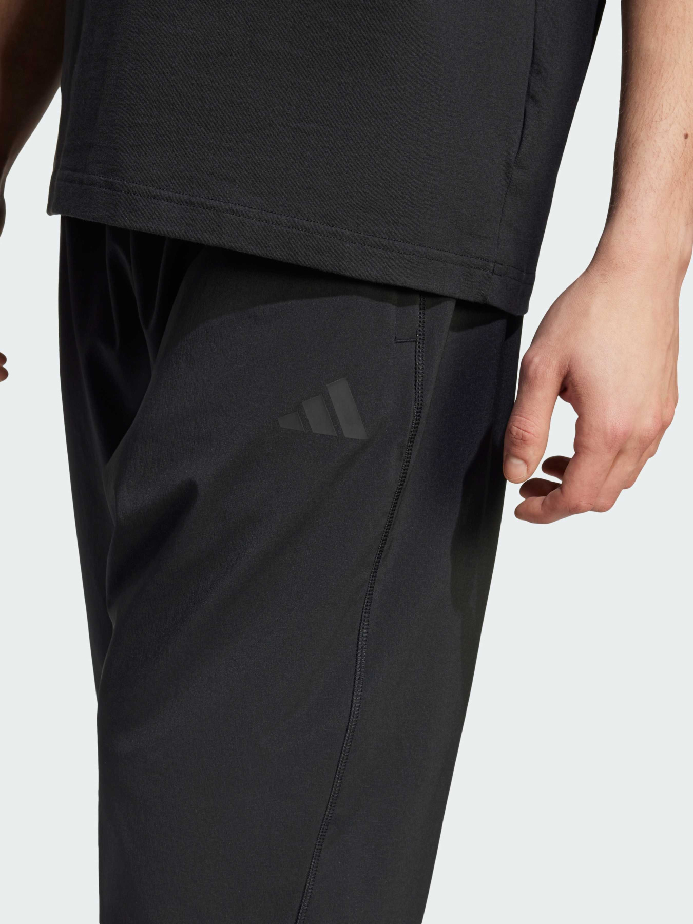 Повсякденні штани Adidas модель JF3273 Повсякденні штани Adidas модель JF3273 Фото