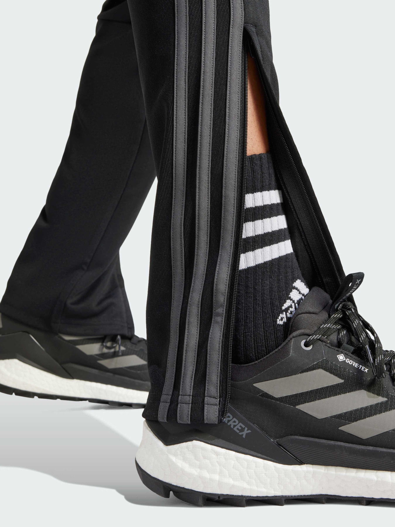 Штани повсякденні Adidas 3 Stripes модель IR9735 Фото