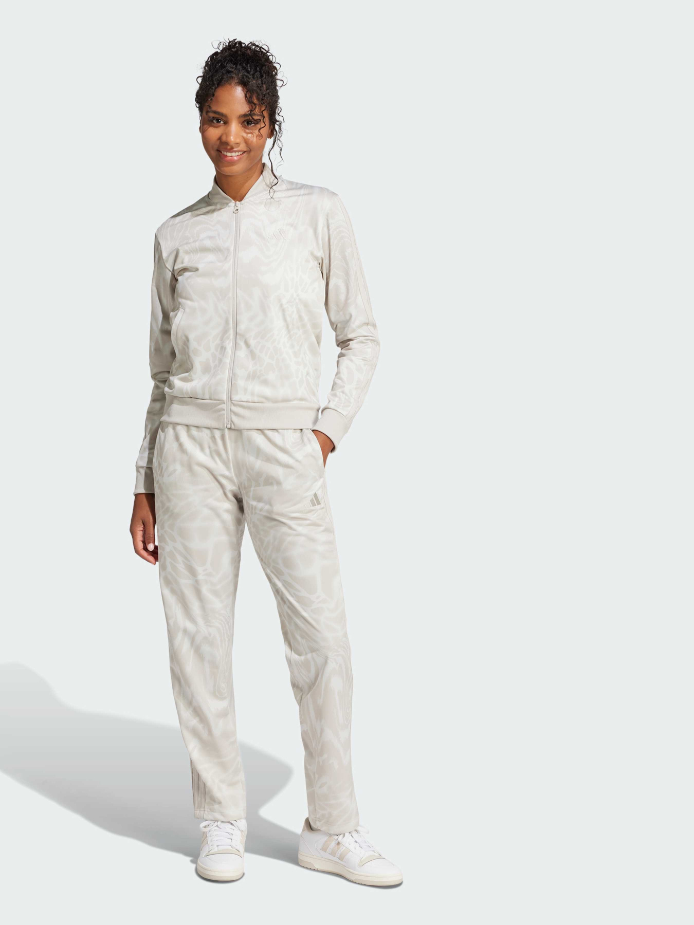 Спортивный костюм Adidas модель JD2681 Спортивный костюм Adidas модель JD2681 Фото