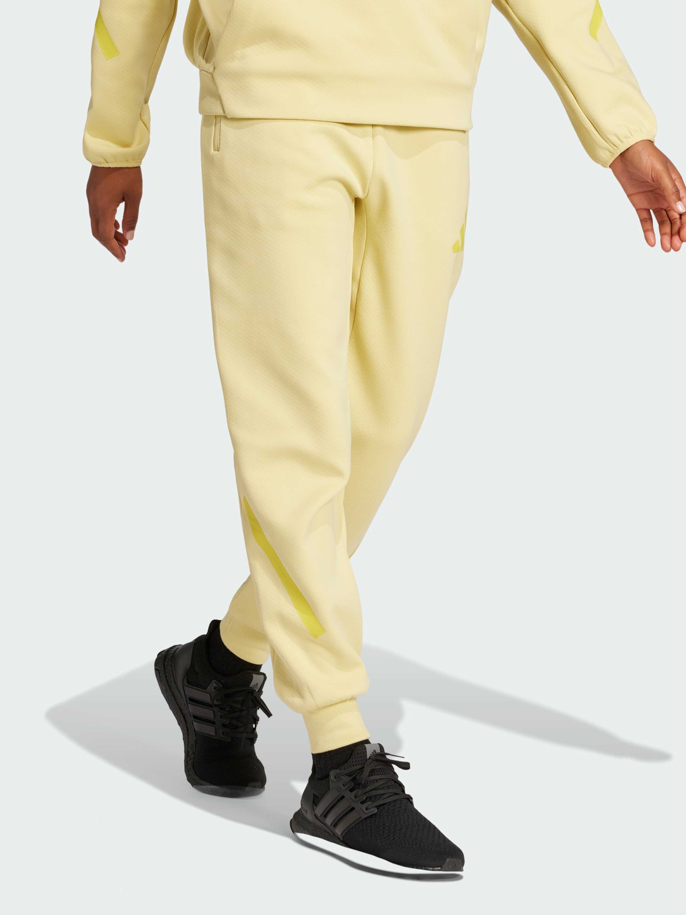 Джогери Adidas ZNE модель JJ4770 Джогери Adidas ZNE модель JJ4770 Фото