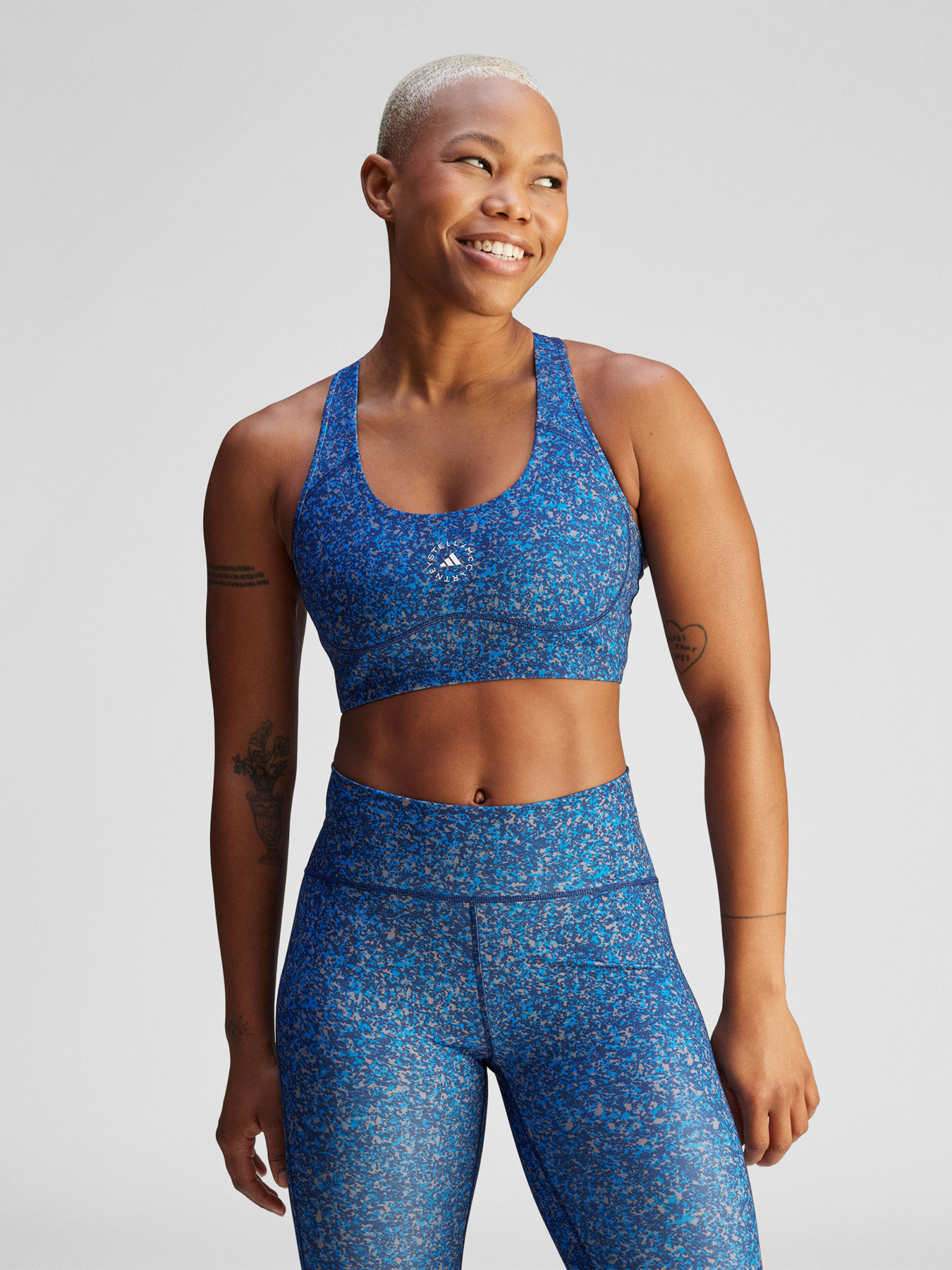 Топ спортивный Adidas модель JF8482 Фото