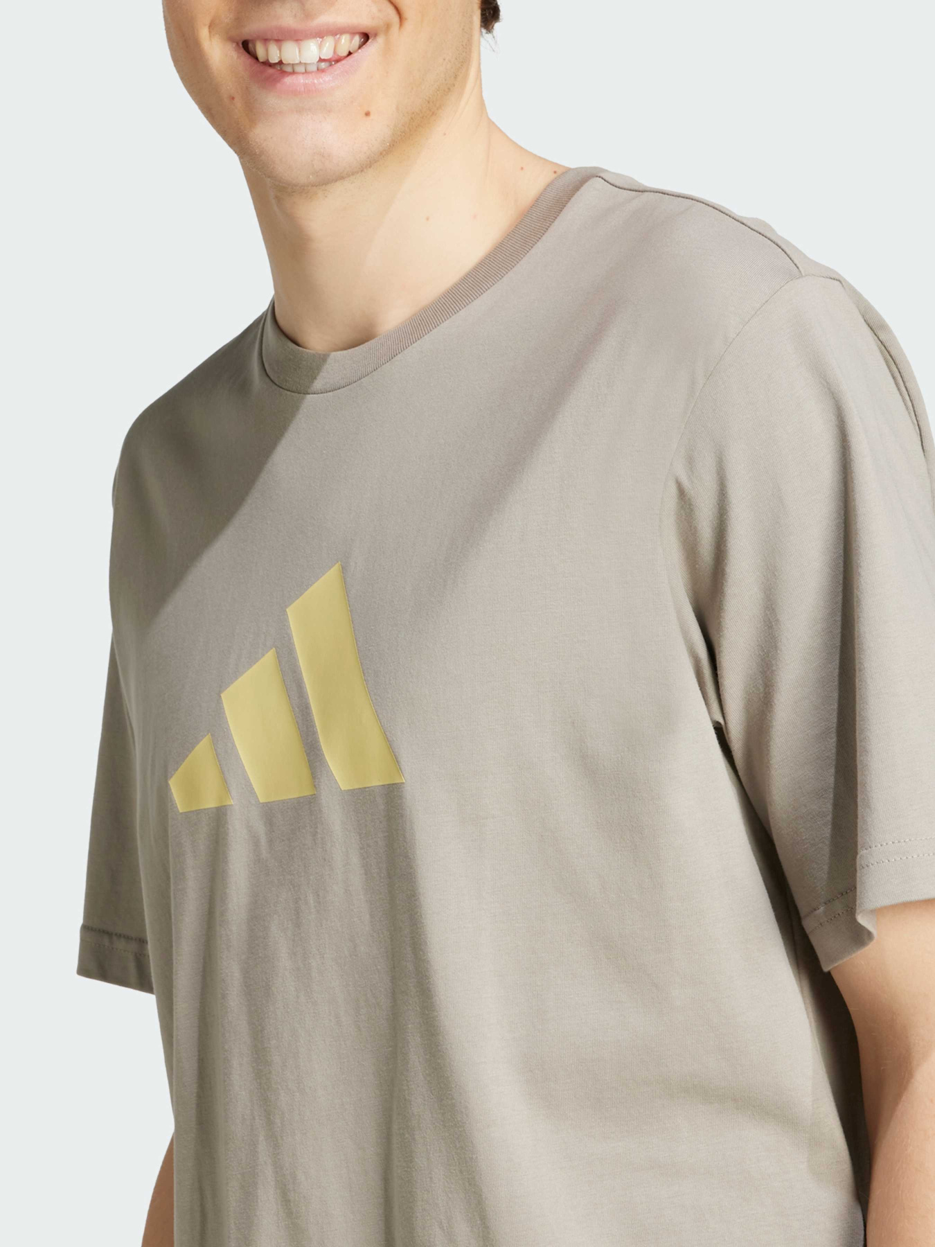 Футболка Adidas модель JD4915 Футболка Adidas модель JD4915 Фото