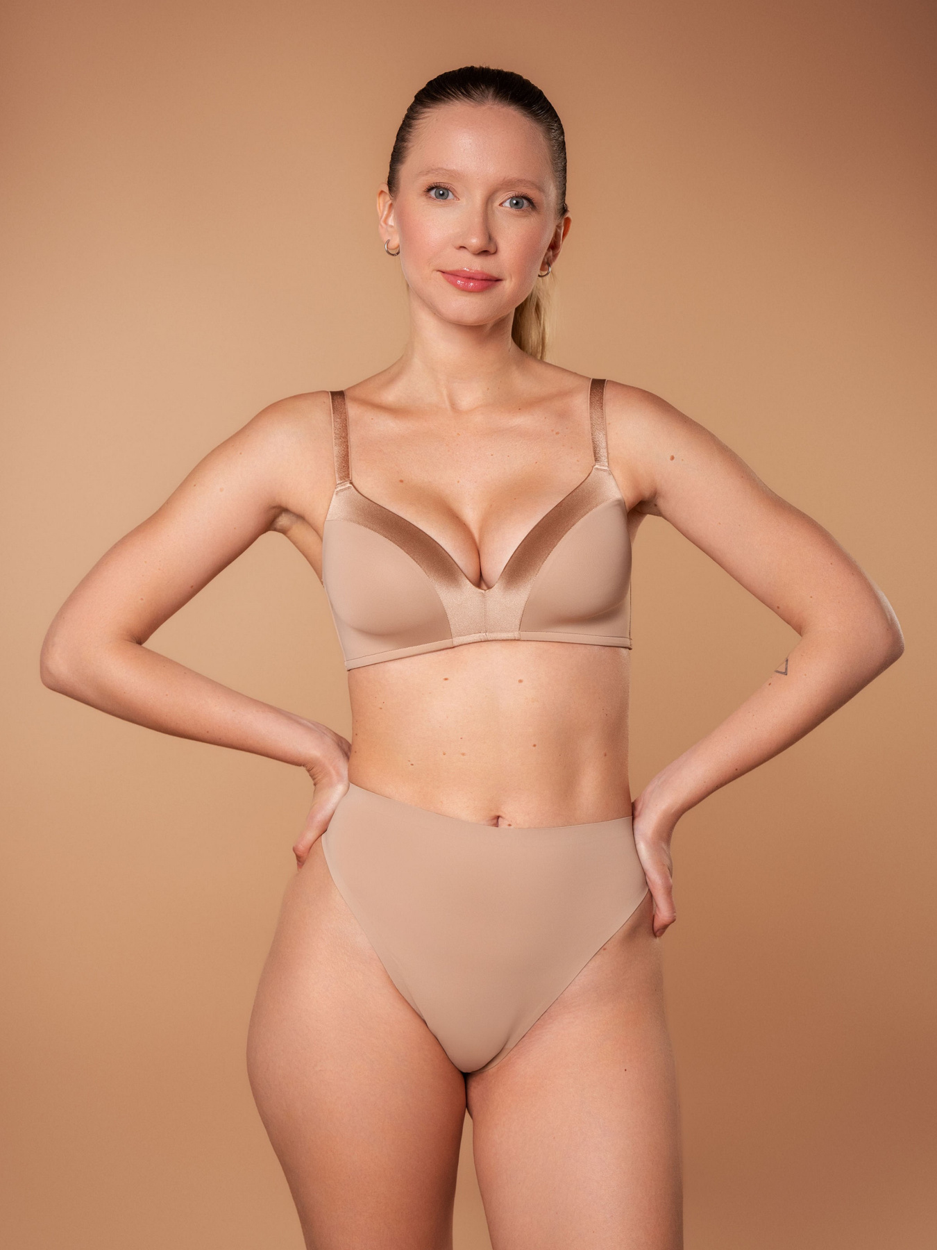 Бюстгальтер Brabrabra модель SLZ24201215_Nude Фото