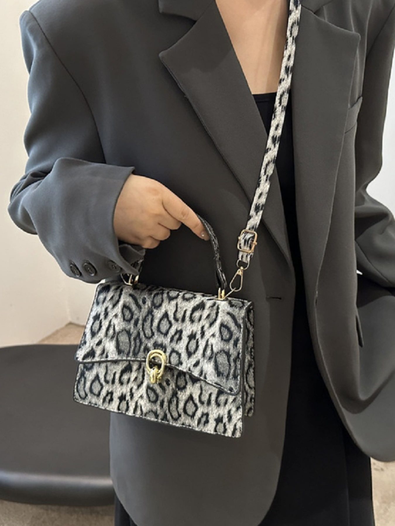 Кросс-боди RoyalBag модель P1-369-9075LG Фото