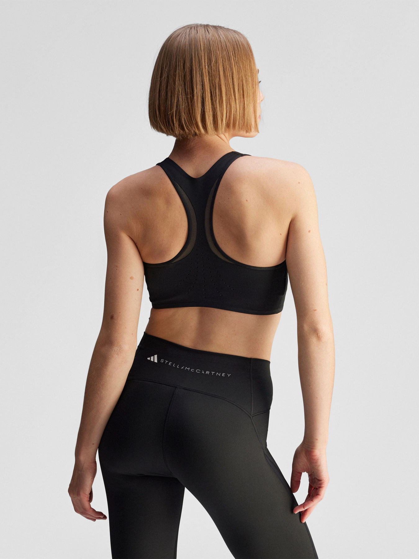 Топ спортивный Adidas модель JF3759 Фото