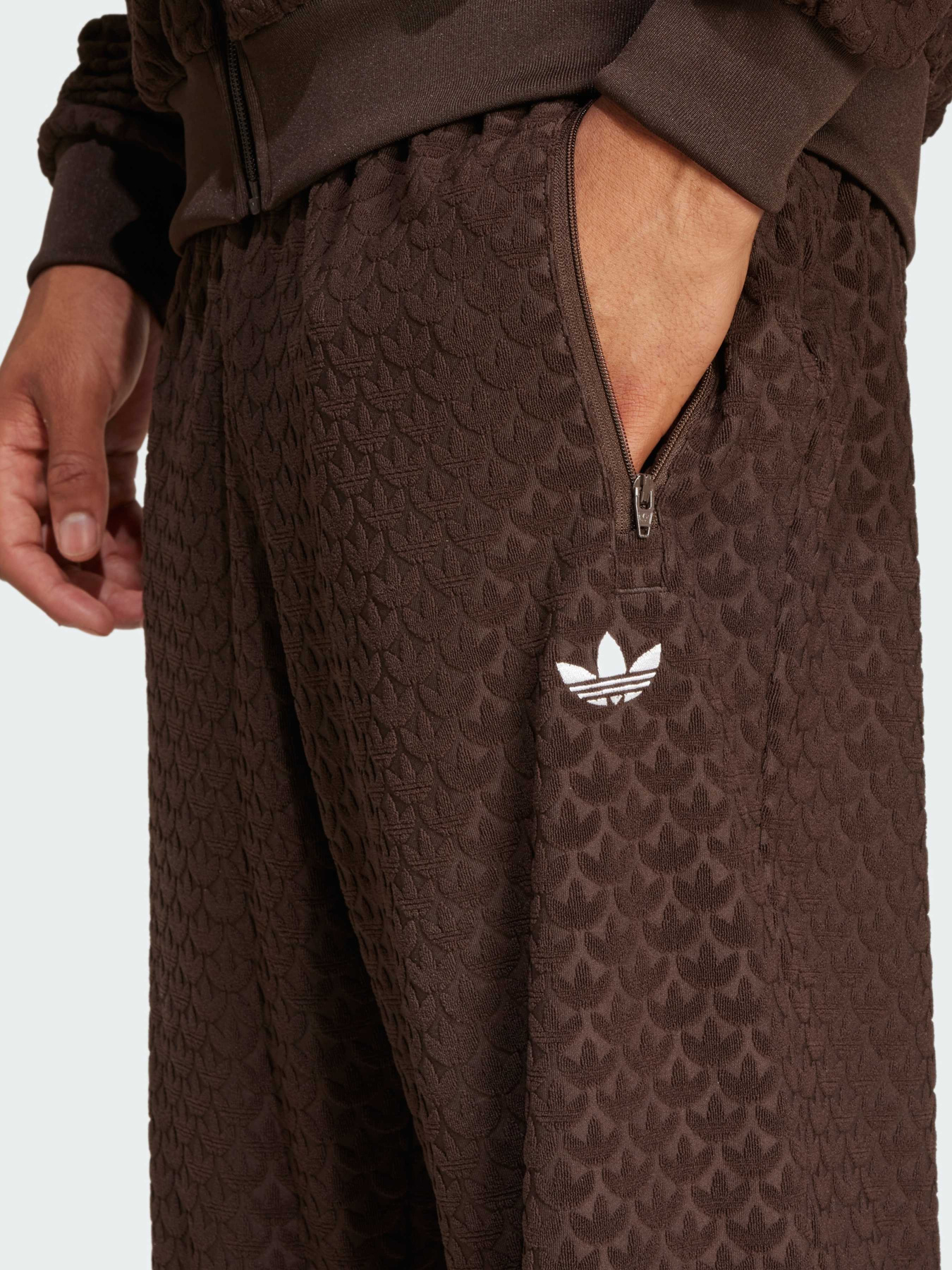 Повсякденні штани Adidas Graphics модель JP4428 Фото