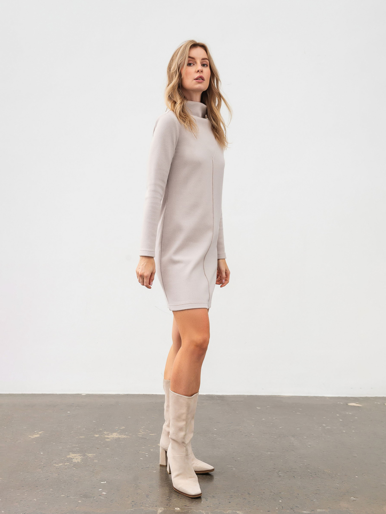 Сукні Lesia модель Liam01BeigeWMNSDRSSLS Фото