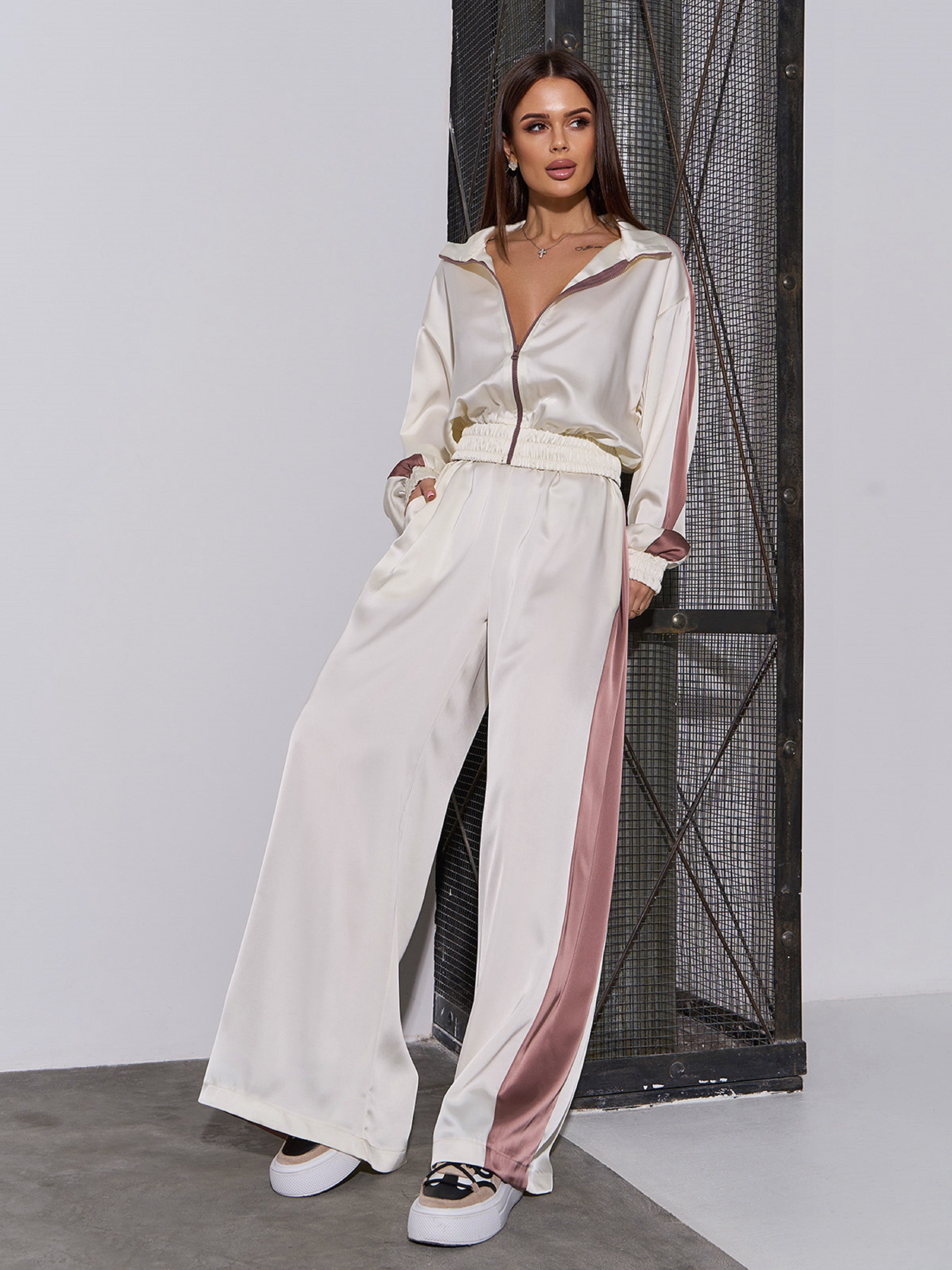 Повседневный костюм ISSA Plus модель 15054_молочный Фото