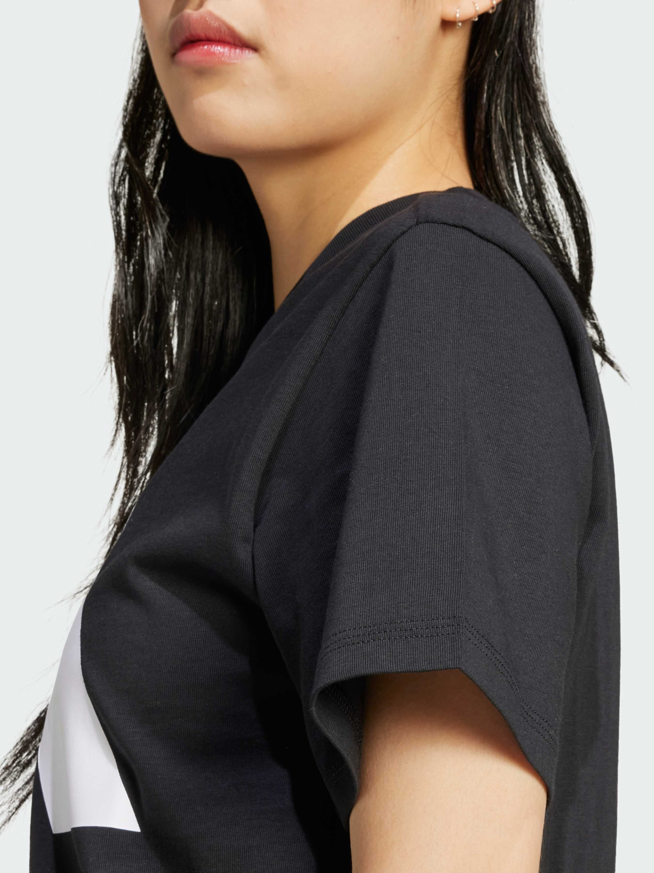 Футболка Adidas модель JC5724 Футболка Adidas модель JC5724 Фото