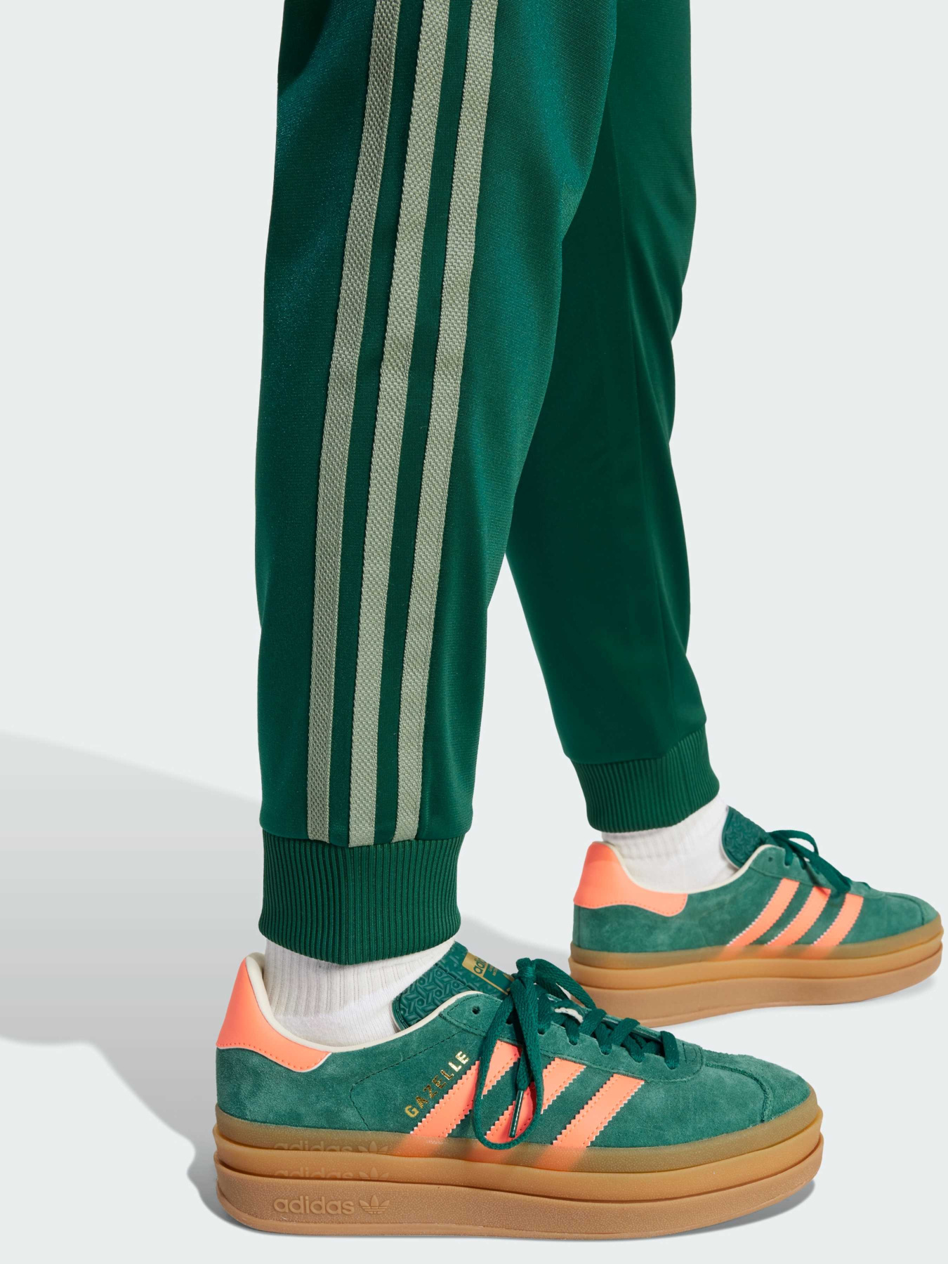 Джоггеры Adidas Adicolor модель JD1616 Джоггеры Adidas Adicolor модель JD1616 Фото