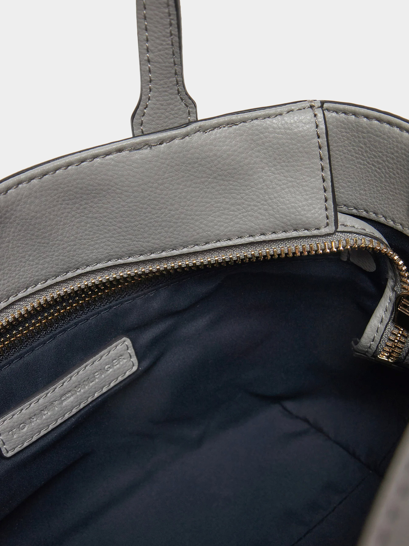 Сумки Tommy Hilfiger модель AW0AW16907-PRY Фото