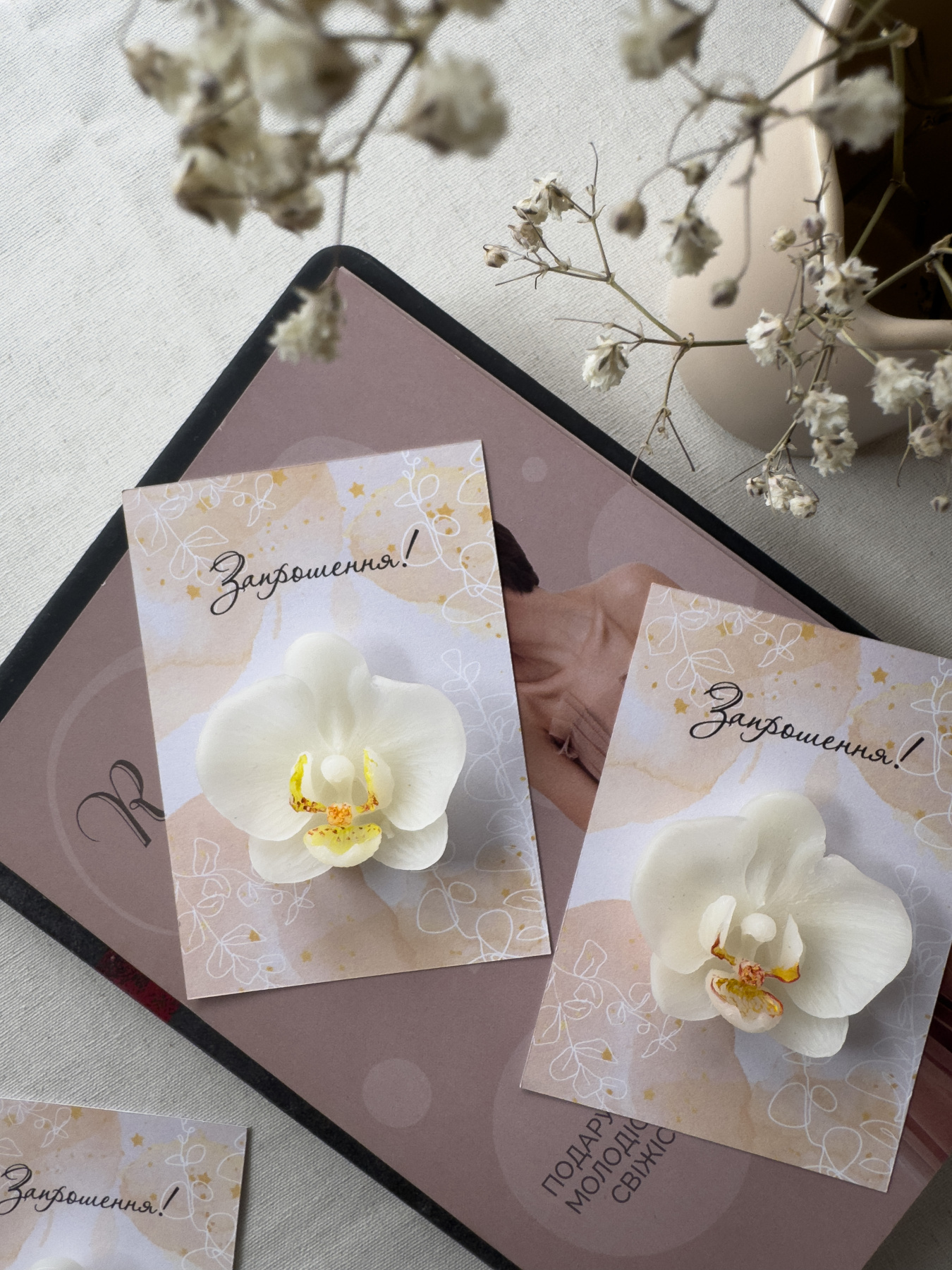 Праздничное приглашение из аромасаше "Орхидея на открытке" Candle Design модель 220.0012 Фото