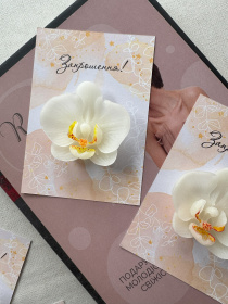 Праздничное приглашение из аромасаше "Орхидея на открытке" Candle Design модель 220.0012 Фото