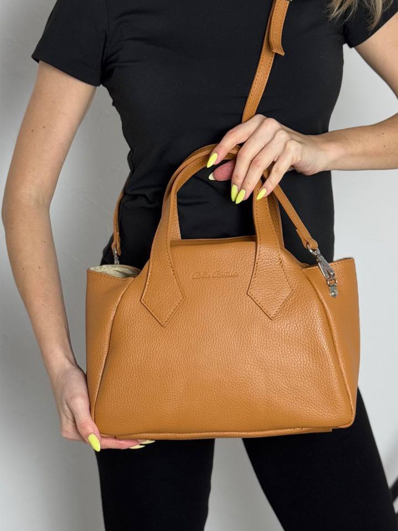 Сумка Bella Bertucci модель 4390-45-32 Фото