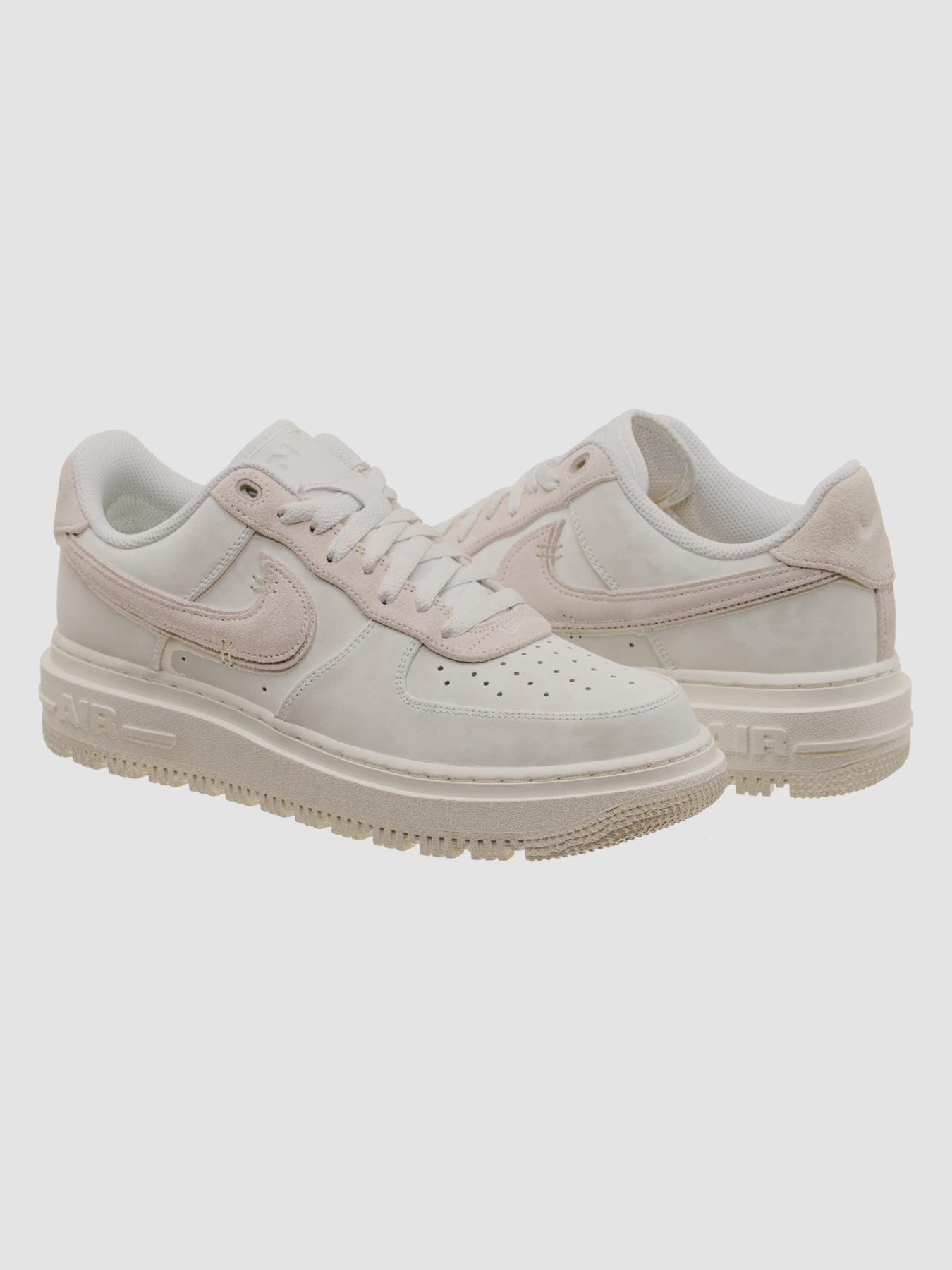 Кроссовки повседневные NIKE Air Force 1 Luxe модель DD9605-100 Фото
