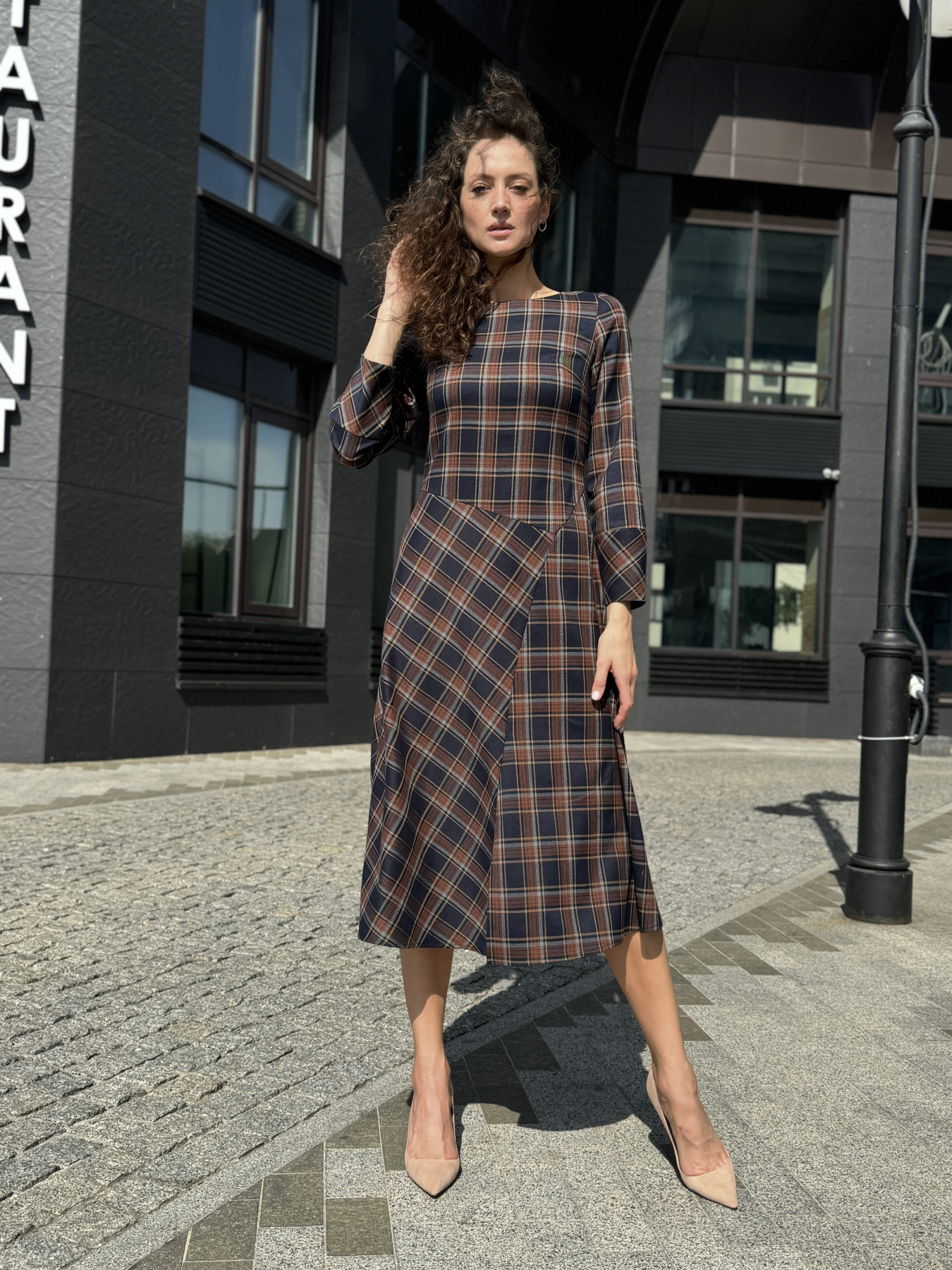 Платье миди CAT ORANGE модель 5798 Фото