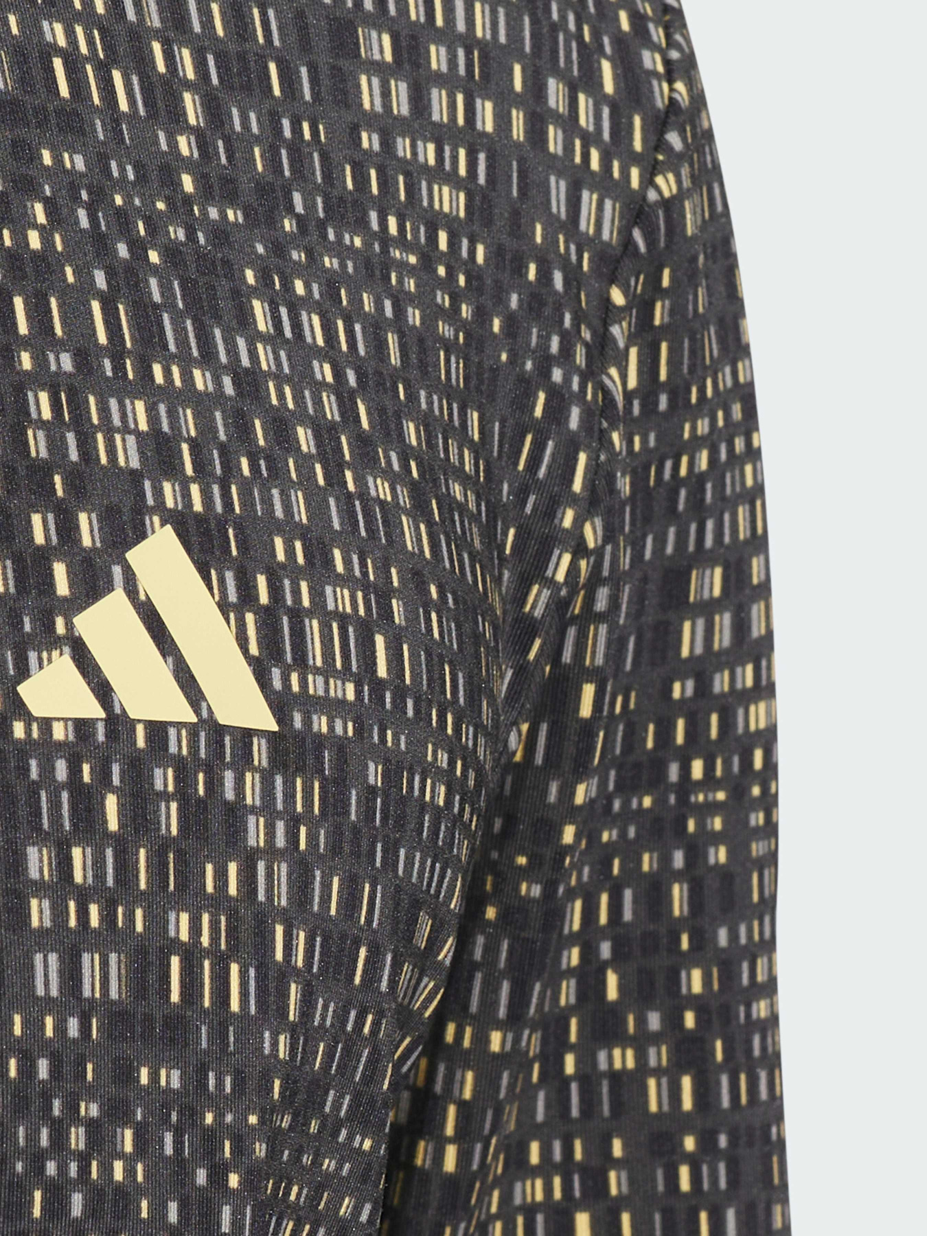 Спортивная футболка Adidas модель IX2030 Спортивная футболка Adidas модель IX2030 Фото