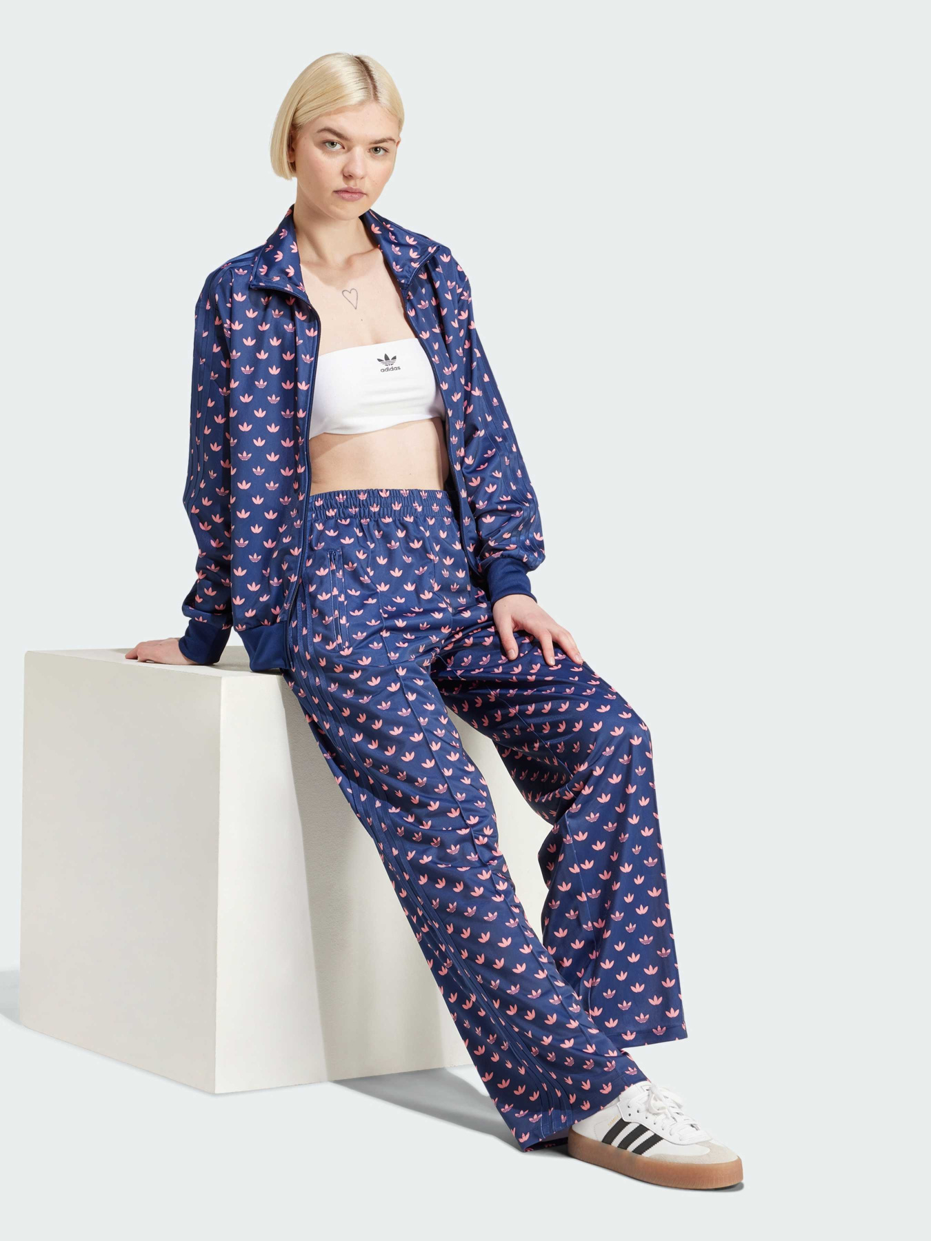 Кофта Adidas Graphics модель IY0325 Фото