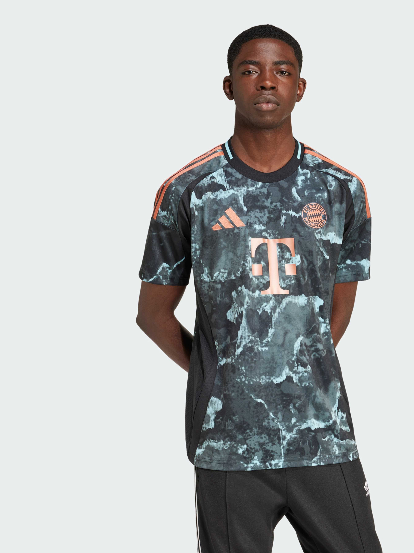 Футболка Adidas модель IZ3130 Фото