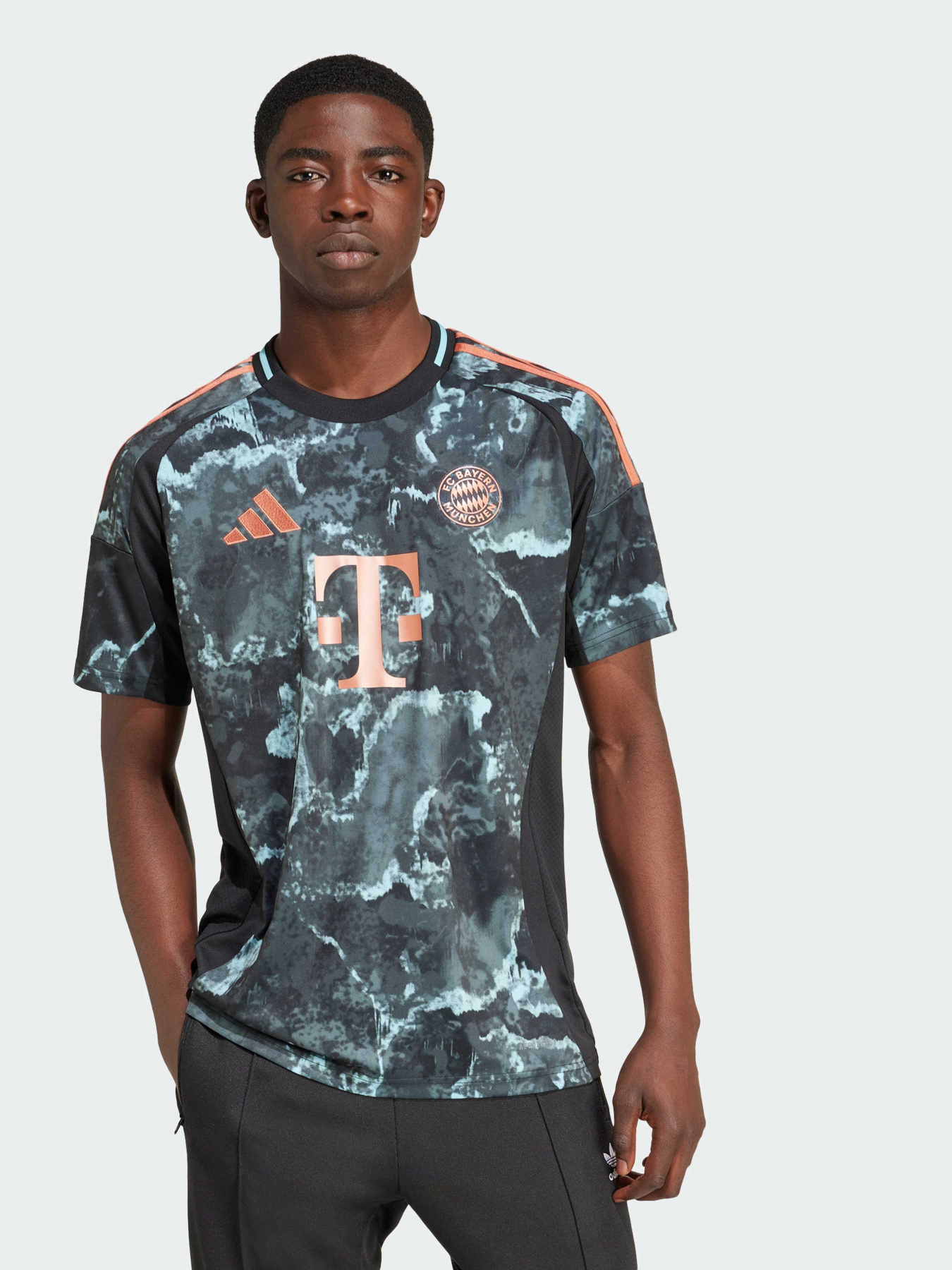 Футболка Adidas модель IZ3130 Фото