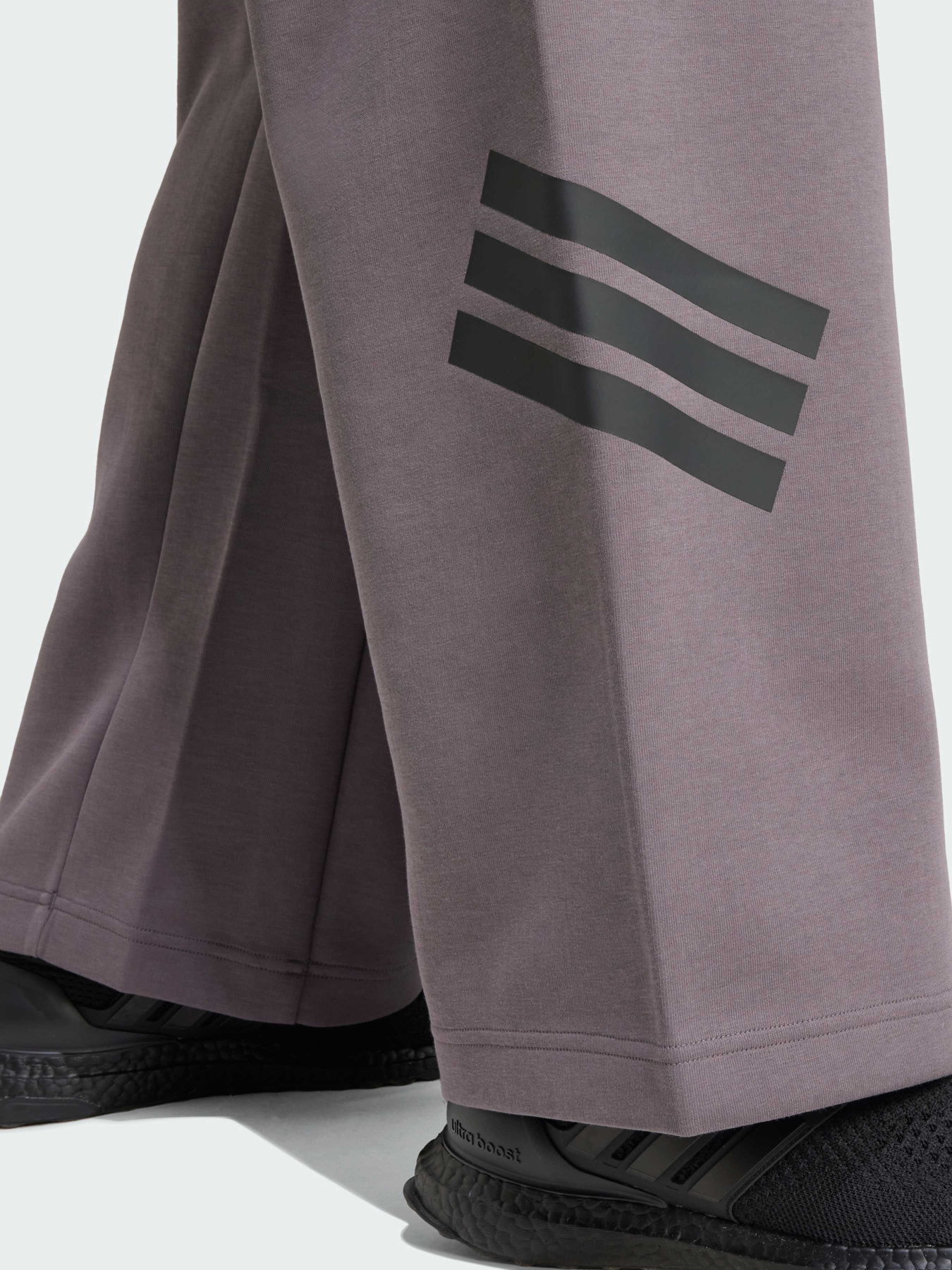 Повсякденні штани Adidas 3 Stripes модель JE0154 Фото