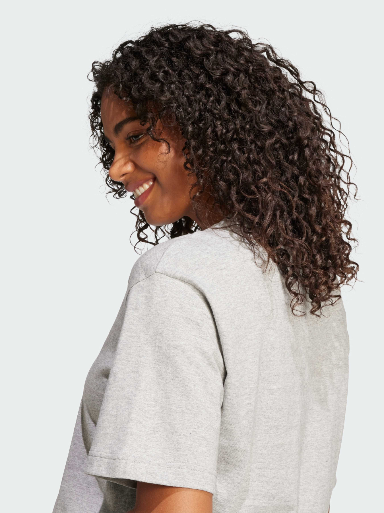 Футболка Adidas модель JG8738 Футболка Adidas модель JG8738 Фото