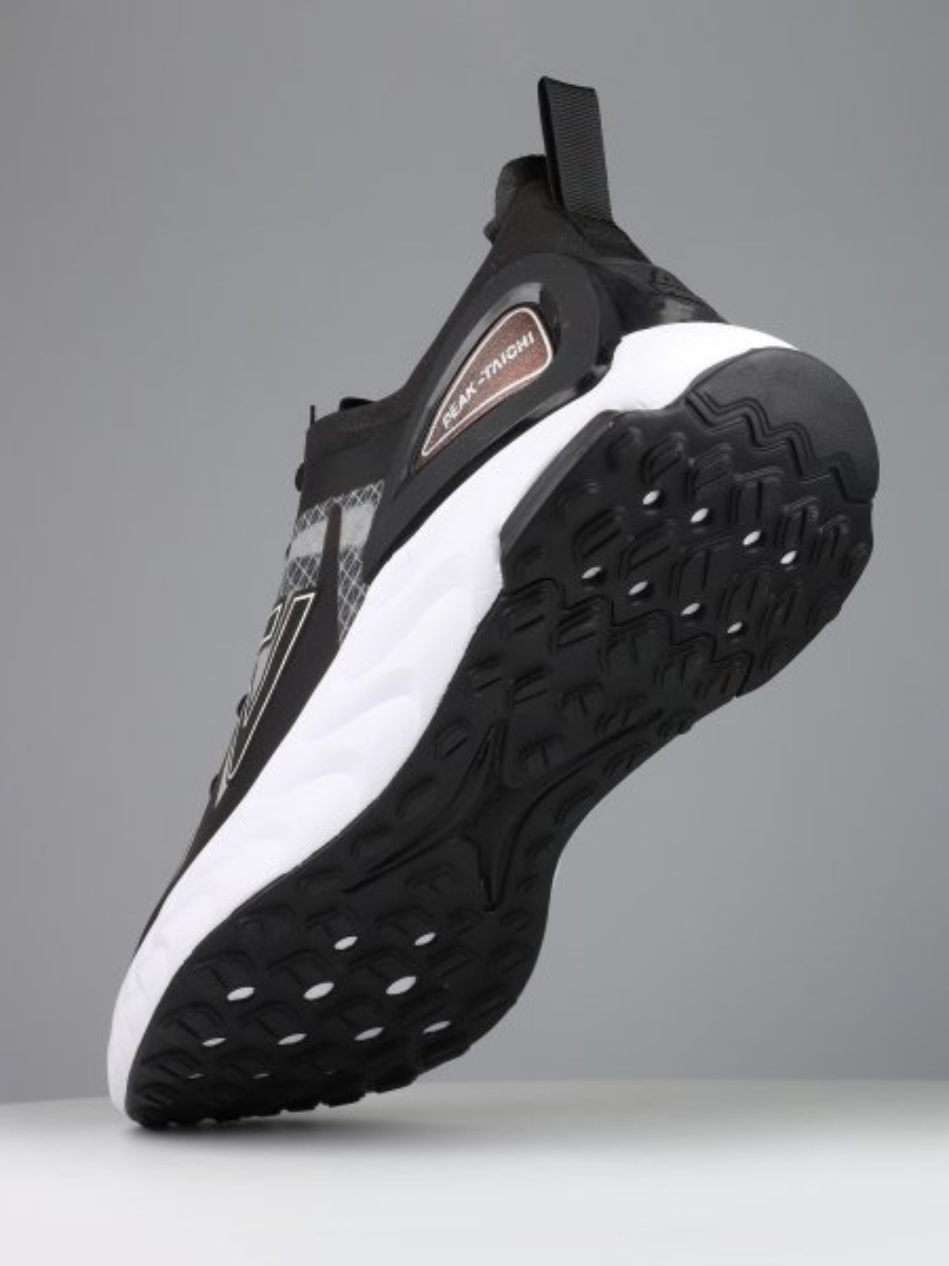 Кроссовки для тренировок Peak модель ET22617H-BLA Фото