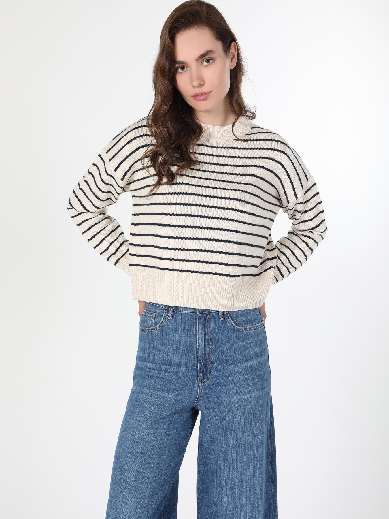 Худи и свитшоты Colin’s модель CL1060696_Q1.V1_ECR Фото