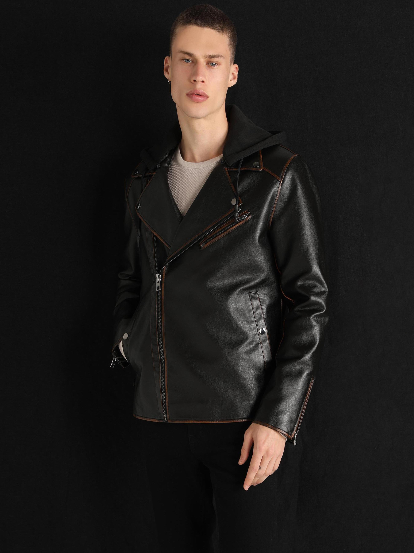 Куртки и дубленки Colin’s модель CL1060745_Q1.V1_BRW Фото