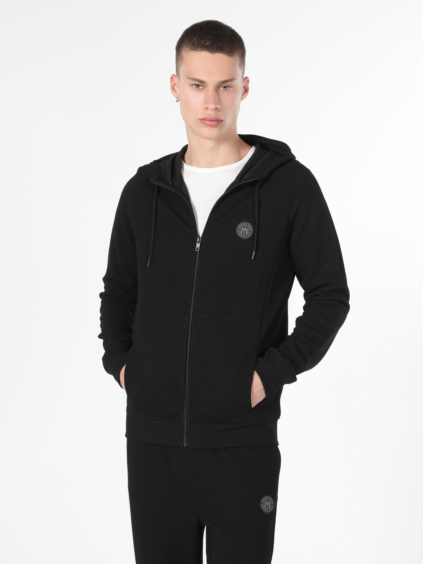 Кофты и свитера Colin’s модель CL1060263_Q1.V1_BLK Фото