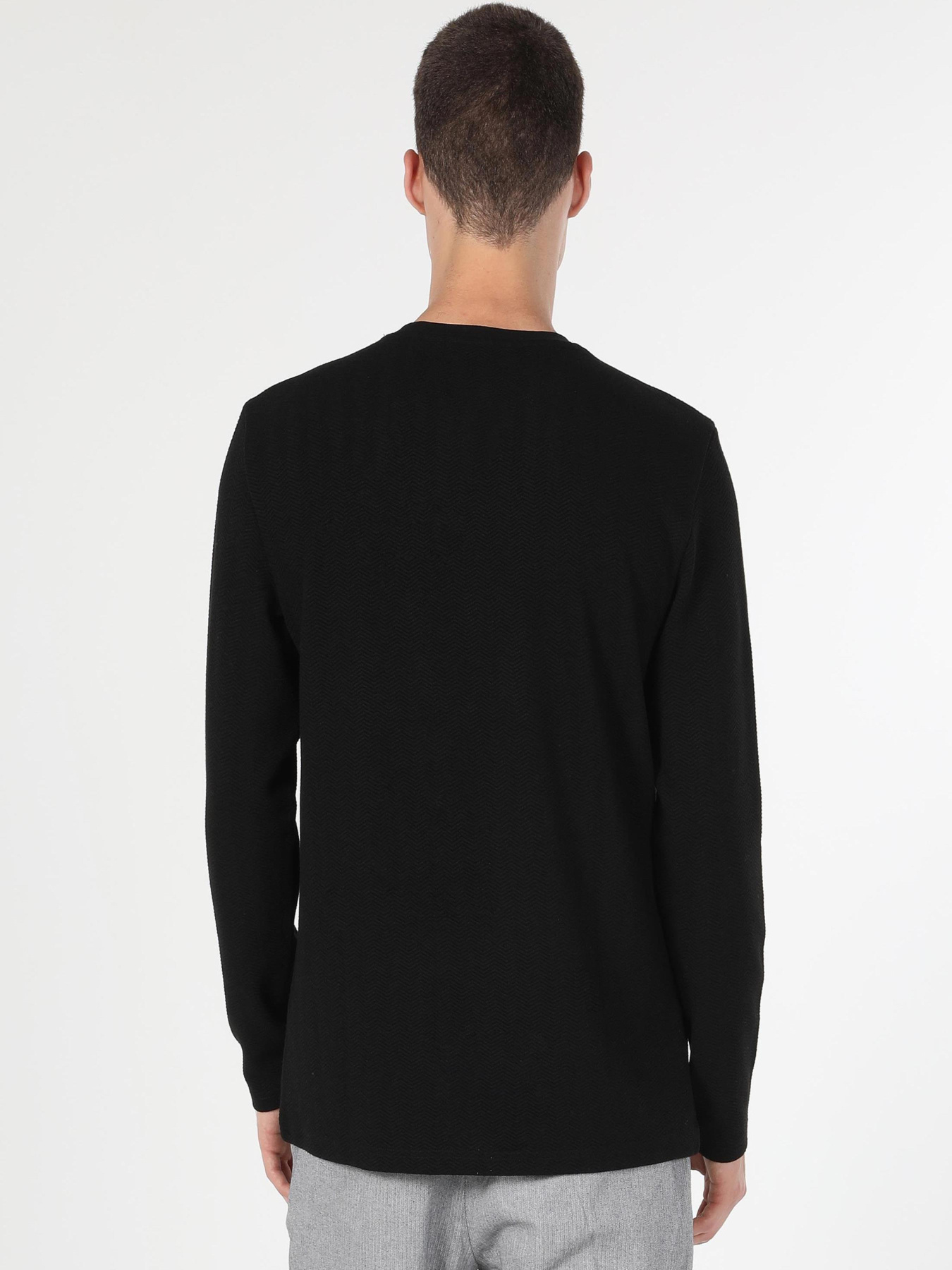 Худи и свитшоты Colin’s модель CL1060482_Q1.V1_BLK Фото