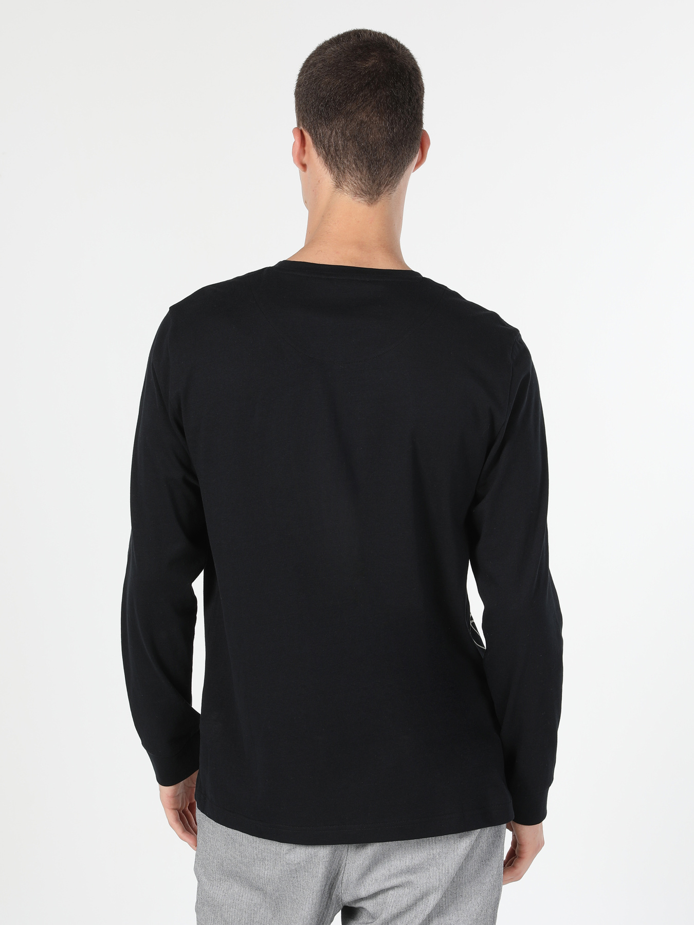 Худи и свитшоты Colin’s модель CL1059596_Q1.V1_BLK Фото