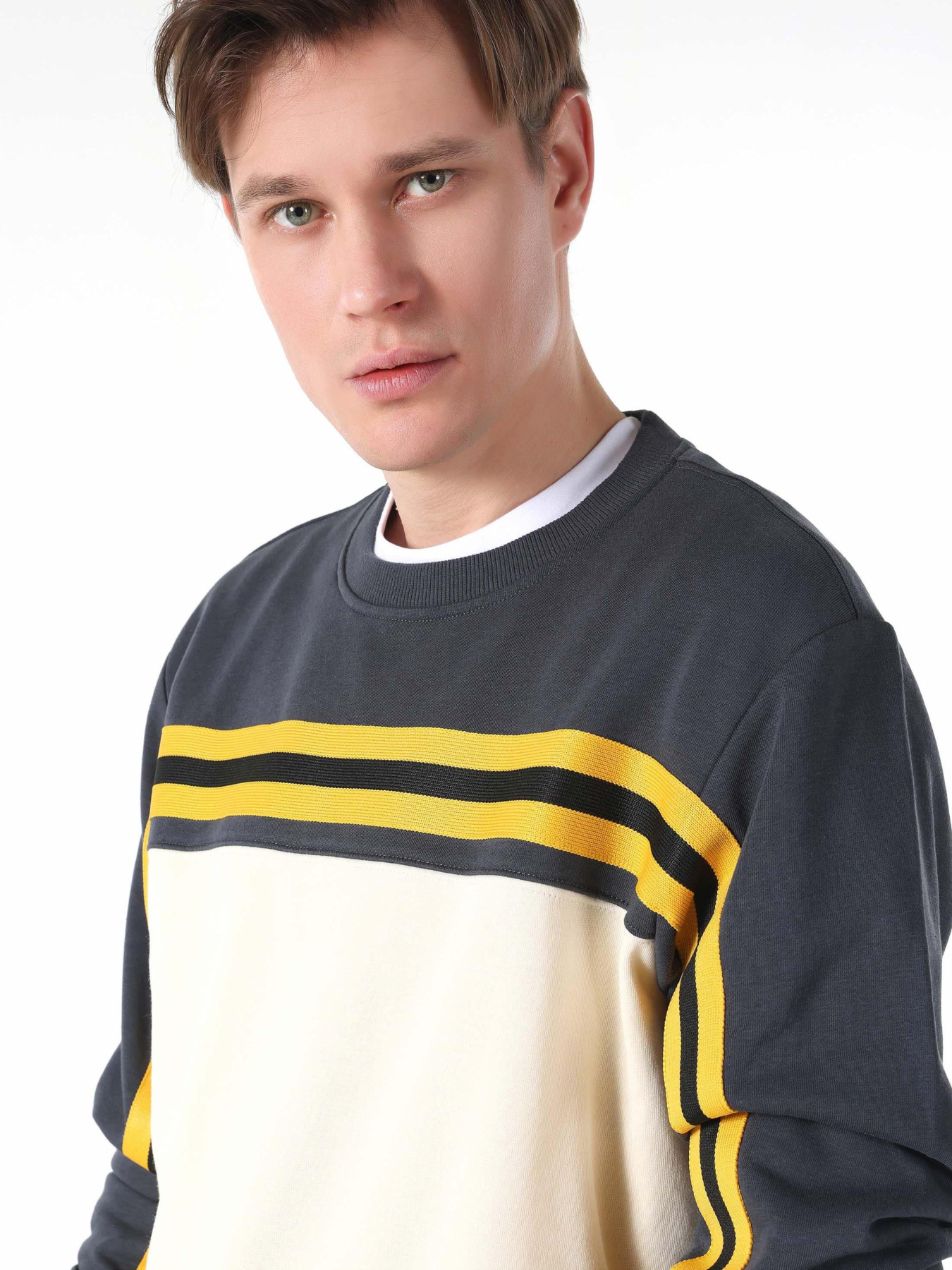 Худи и свитшоты Colin’s модель CL1061641_Q1.V1_BEI Фото