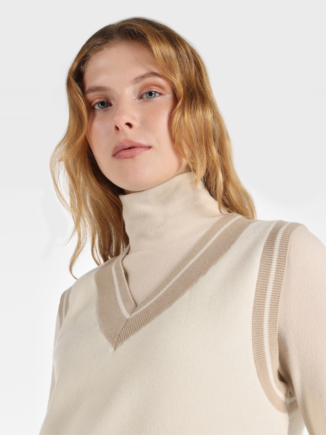 Худі та світшоти Colin’s модель CL1065276_Q1.V1_BEI Фото