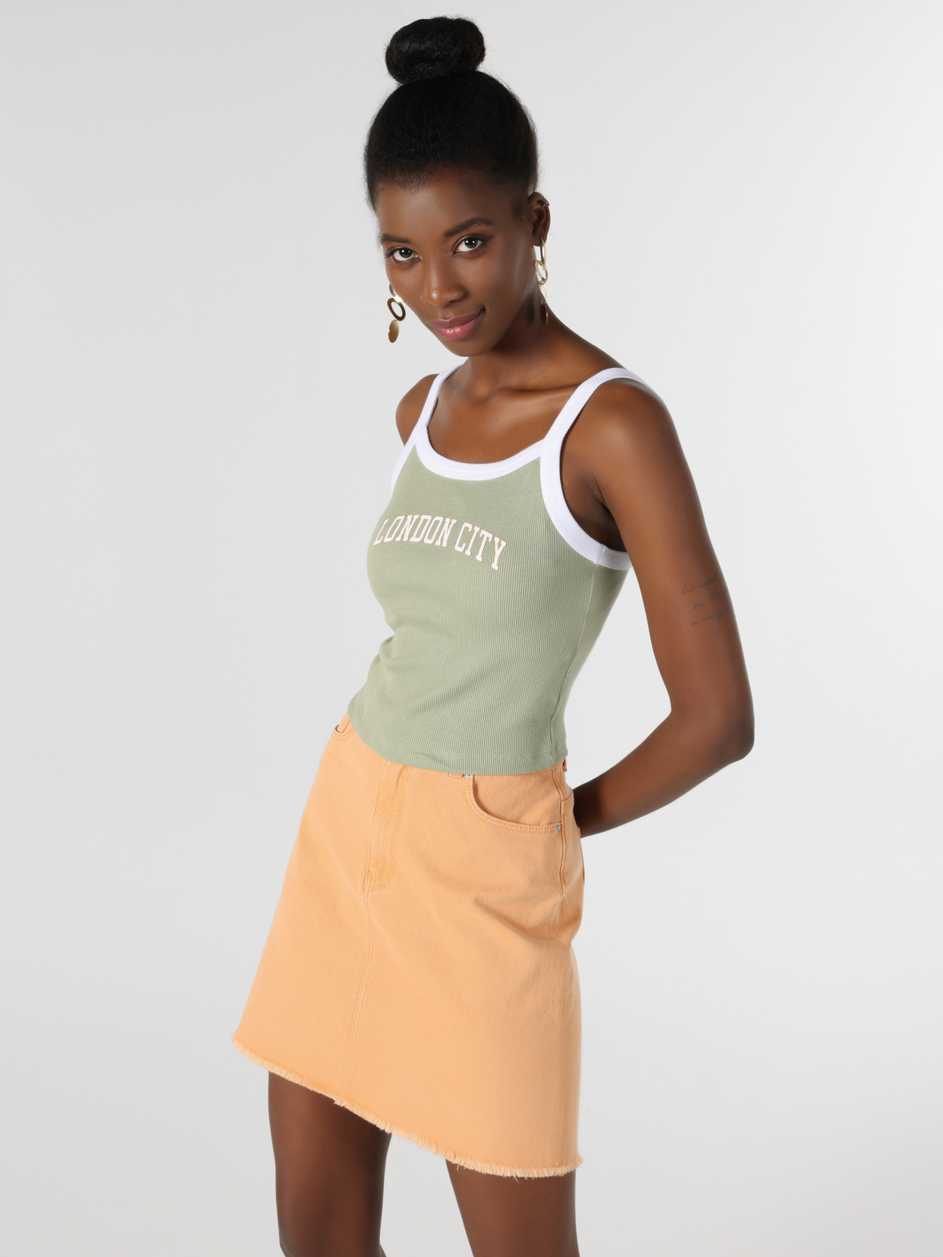 Футболки і поло Colin’s модель CL1063764_Q1.V1_OLV Фото