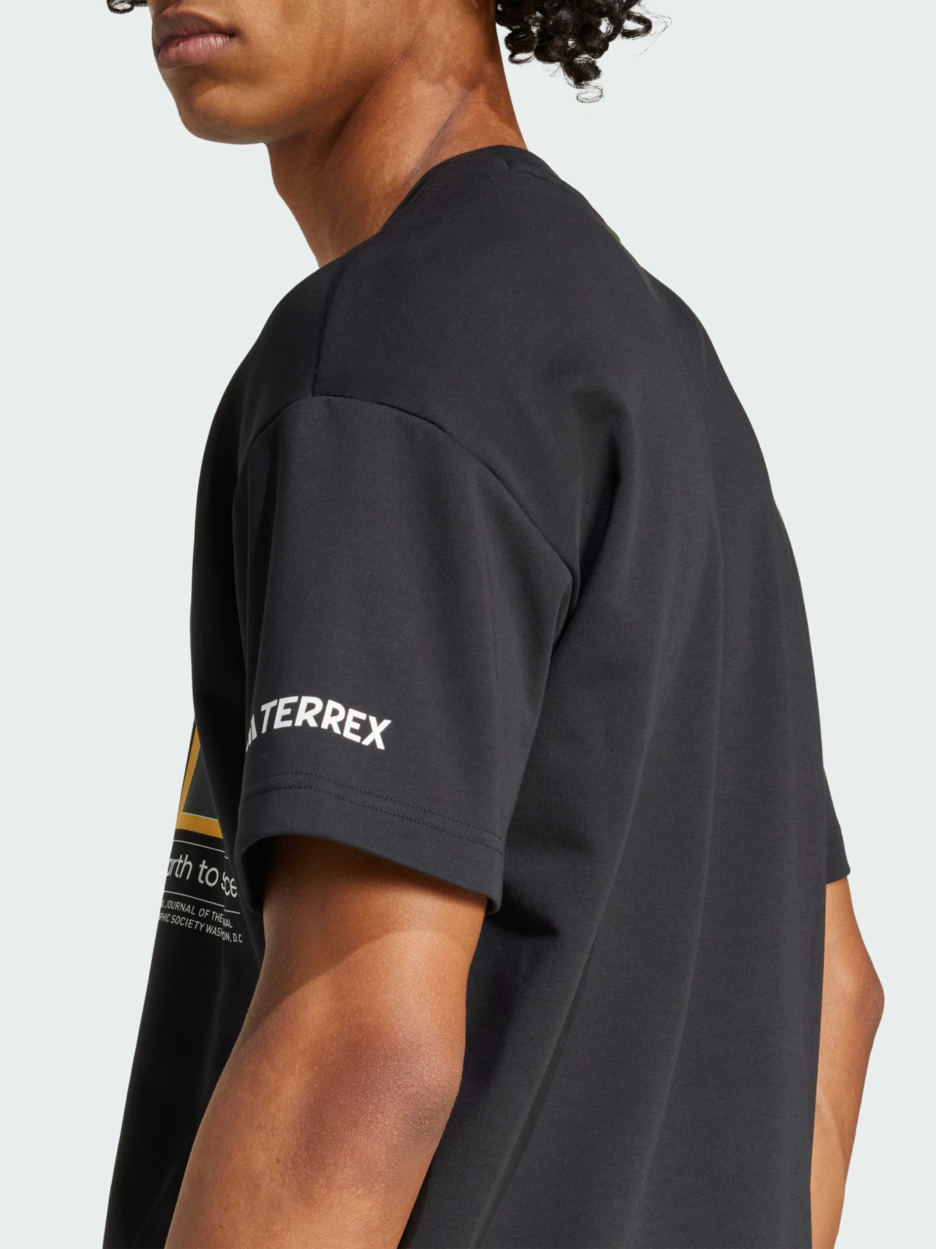 Спортивная футболка Adidas модель JD5964 Спортивная футболка Adidas модель JD5964 Фото