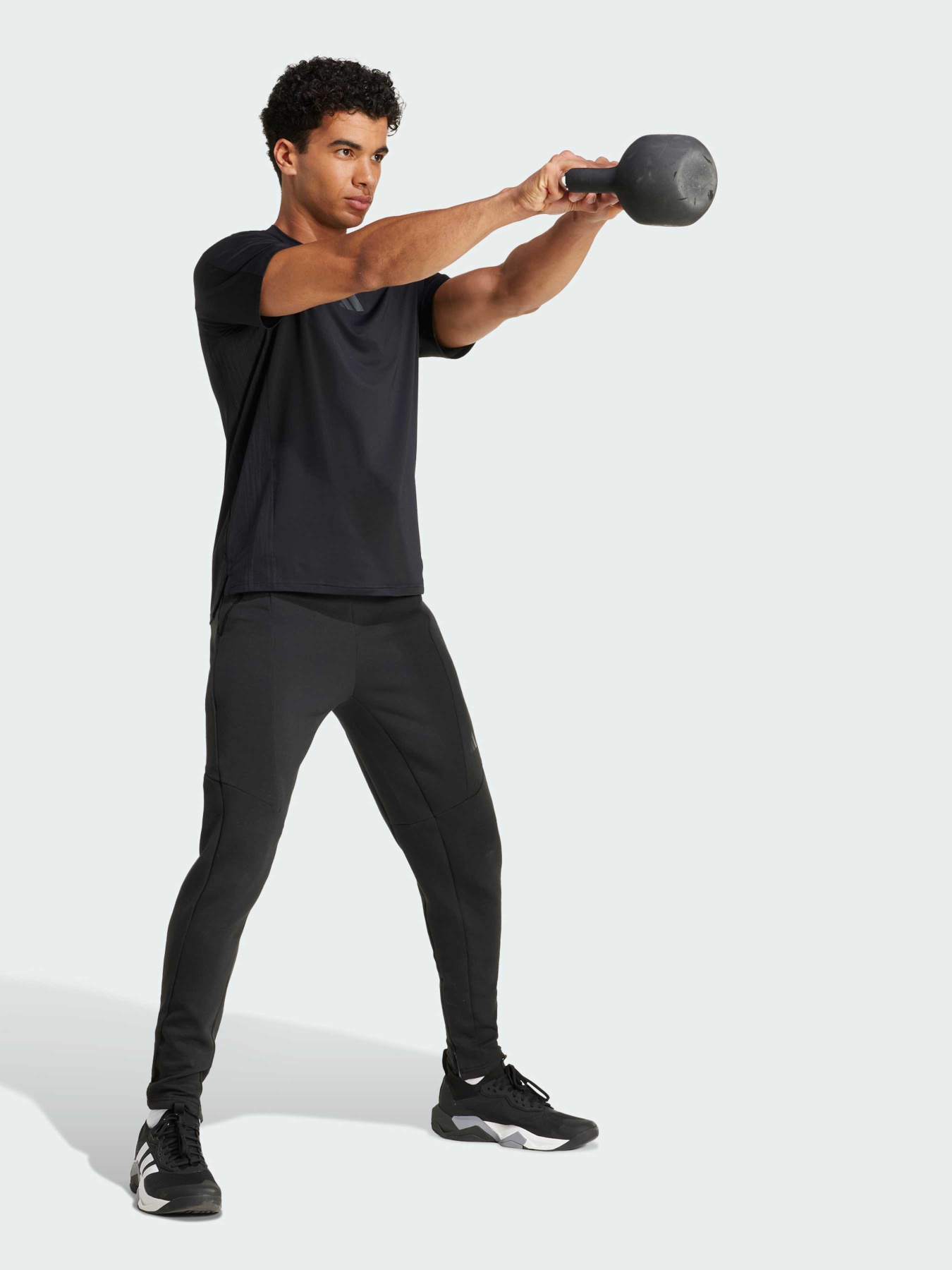 Спортивна футболка Adidas модель JI8181 Спортивна футболка Adidas модель JI8181 Фото