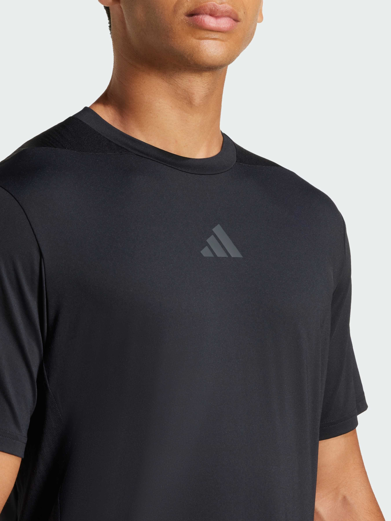 Спортивна футболка Adidas модель JI8181 Спортивна футболка Adidas модель JI8181 Фото