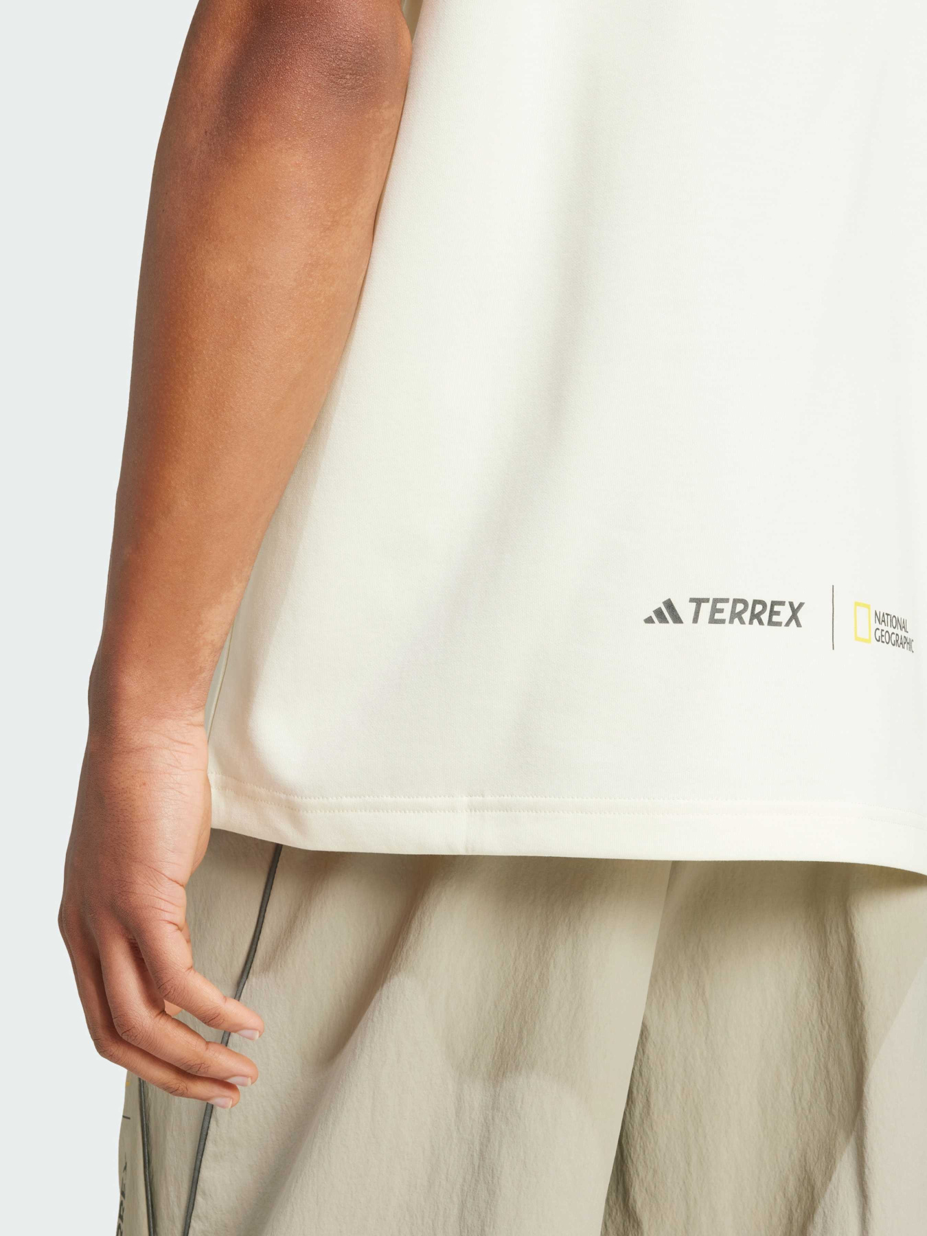 Футболка спортивна Adidas модель JD5962 Фото