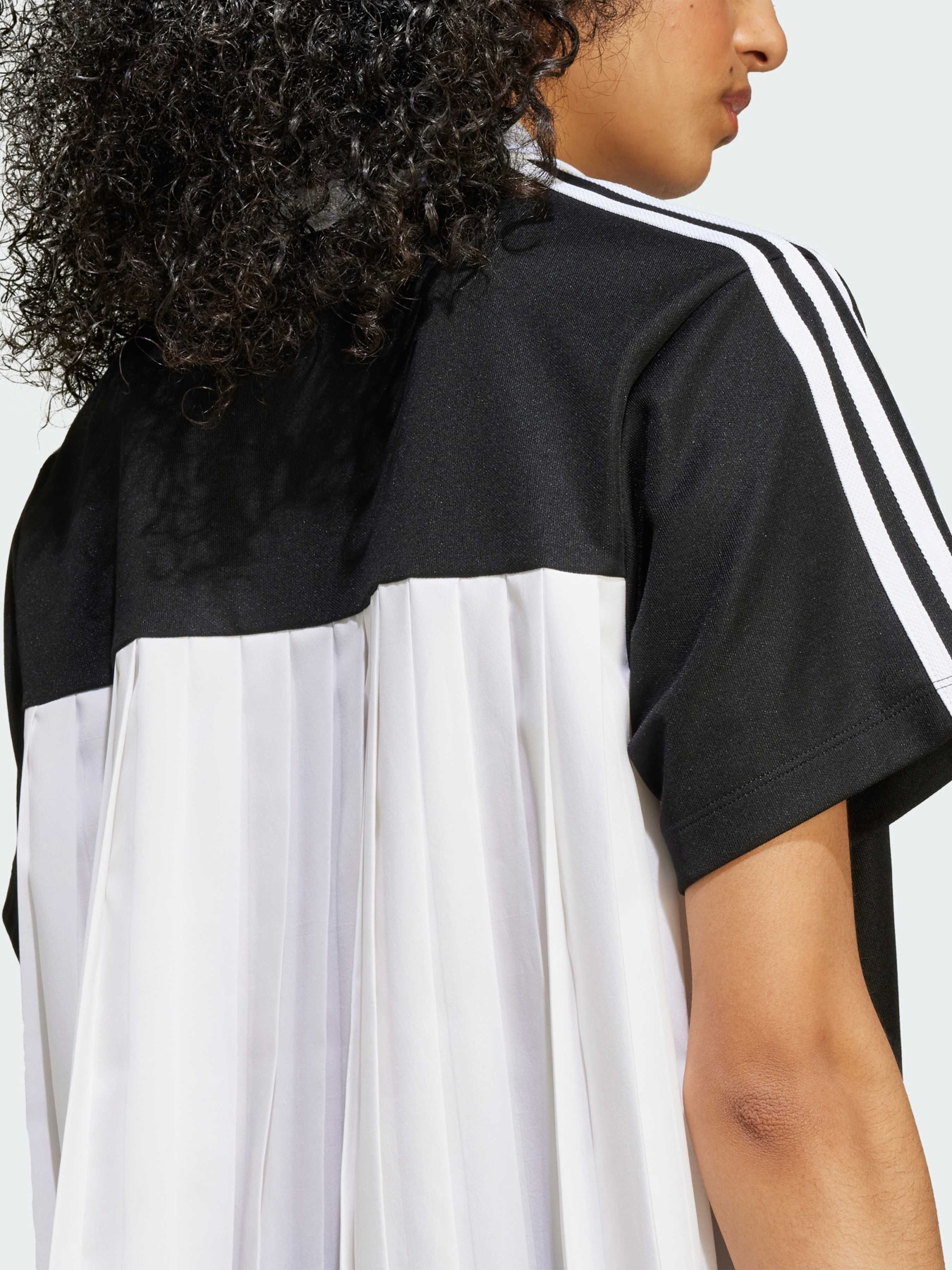 Футболка Adidas модель JZ6783 Футболка Adidas модель JZ6783 Фото