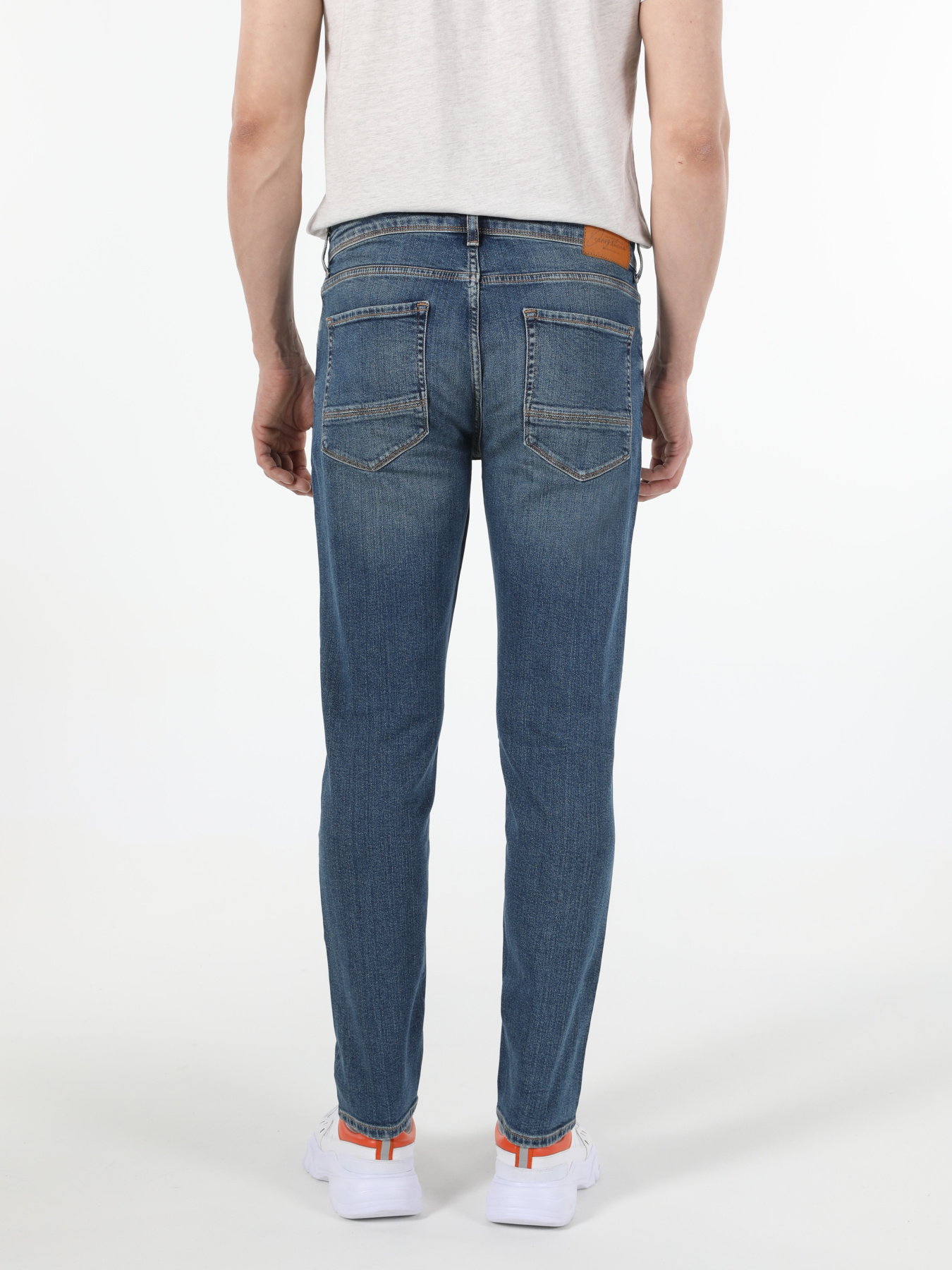 Прямые джинсы Colin’s модель CL1054529_Q1.V1_DN40857 Прямые джинсы Colin’s модель CL1054529_Q1.V1_DN40857 Фото