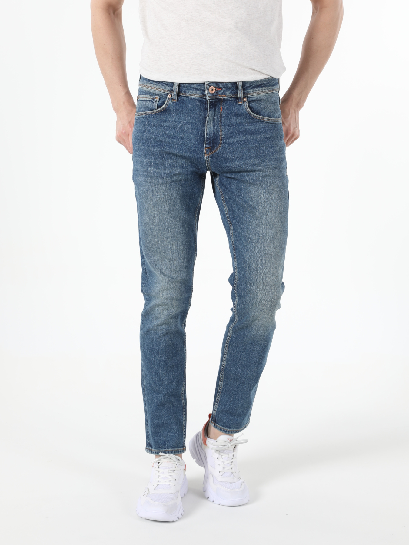 Прямые джинсы Colin’s модель CL1054529_Q1.V1_DN40857 Прямые джинсы Colin’s модель CL1054529_Q1.V1_DN40857 Фото