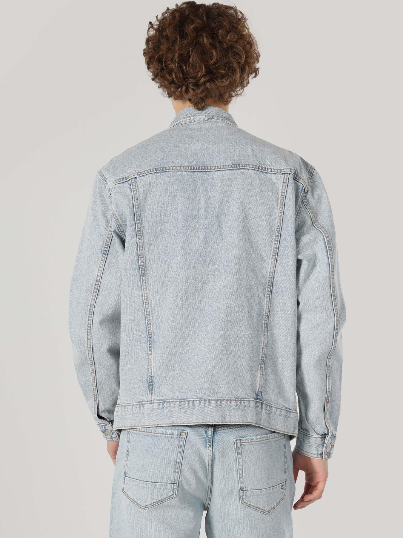 Куртки Colin’s модель CL1063606_Q1.V1_DN42612 Фото