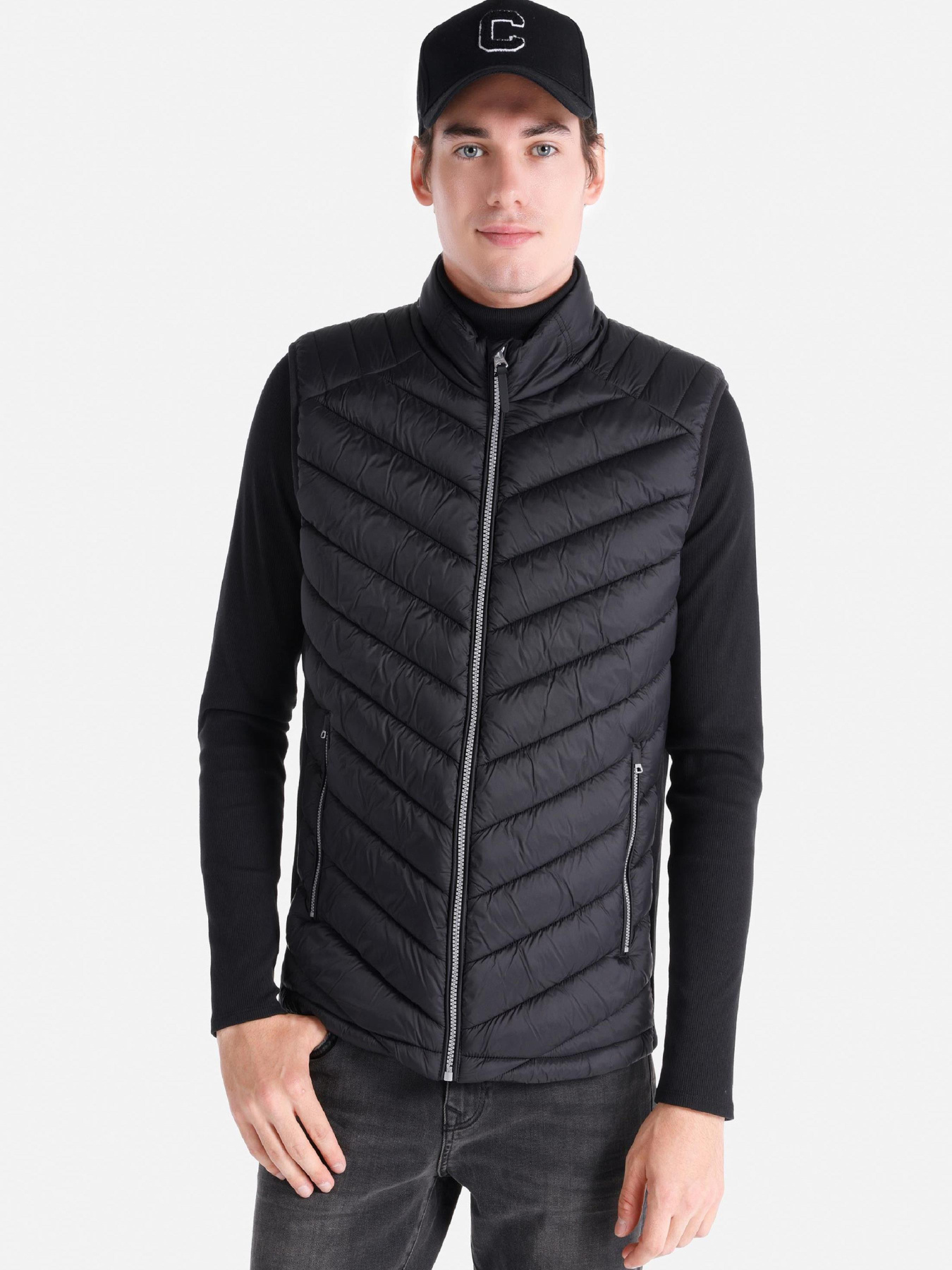 Куртки и дубленки Colin’s модель CL1045390_Q1.V1_BLK Фото