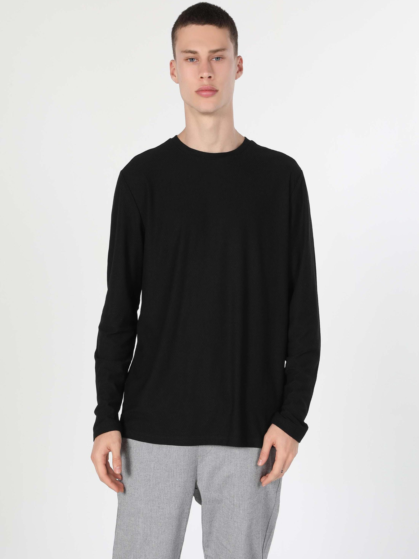 Худи и свитшоты Colin’s модель CL1051143_Q1.V1_BLK Фото