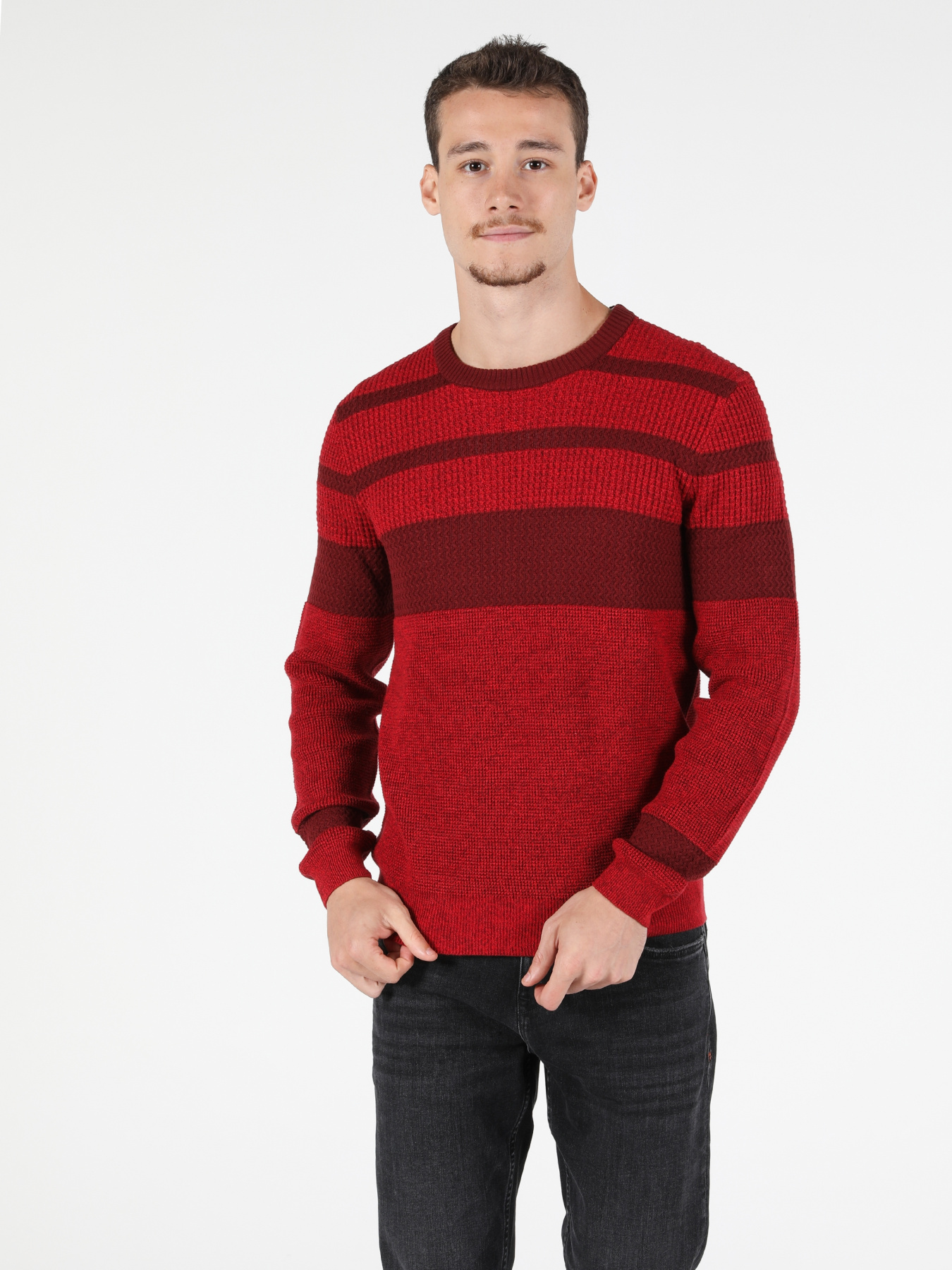 Кофты и свитера Colin’s модель CL1051566_Q1.V1_RED Фото