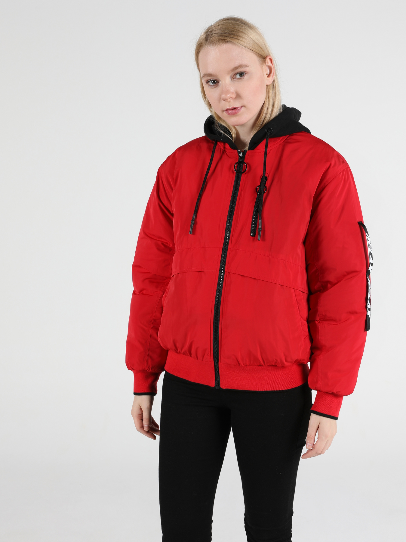 Куртки Colin’s модель CL1051066_Q1.V1_RED Фото