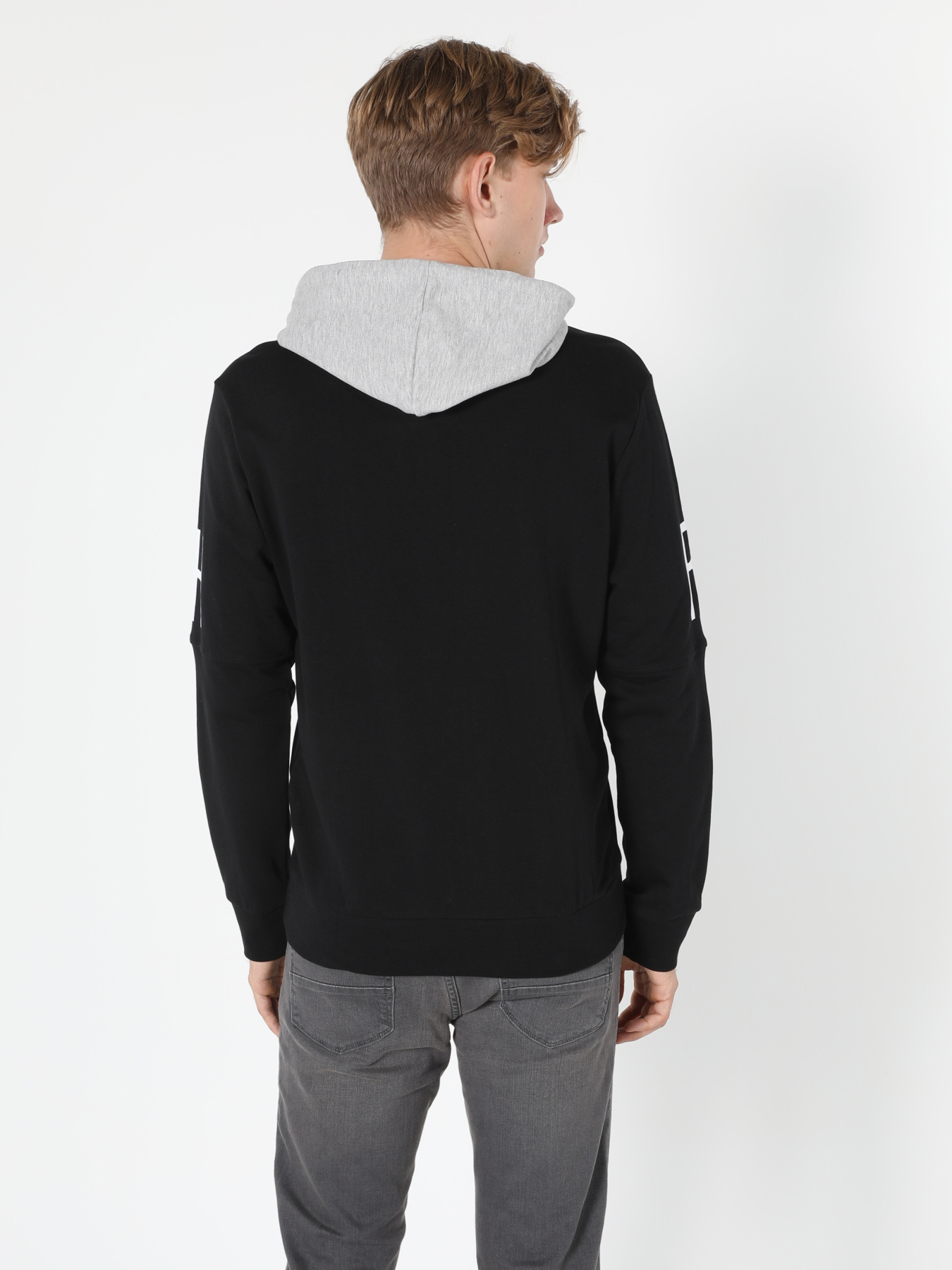 Кофты и свитера Colin’s модель CL1055409_Q1.V1_BLK Фото