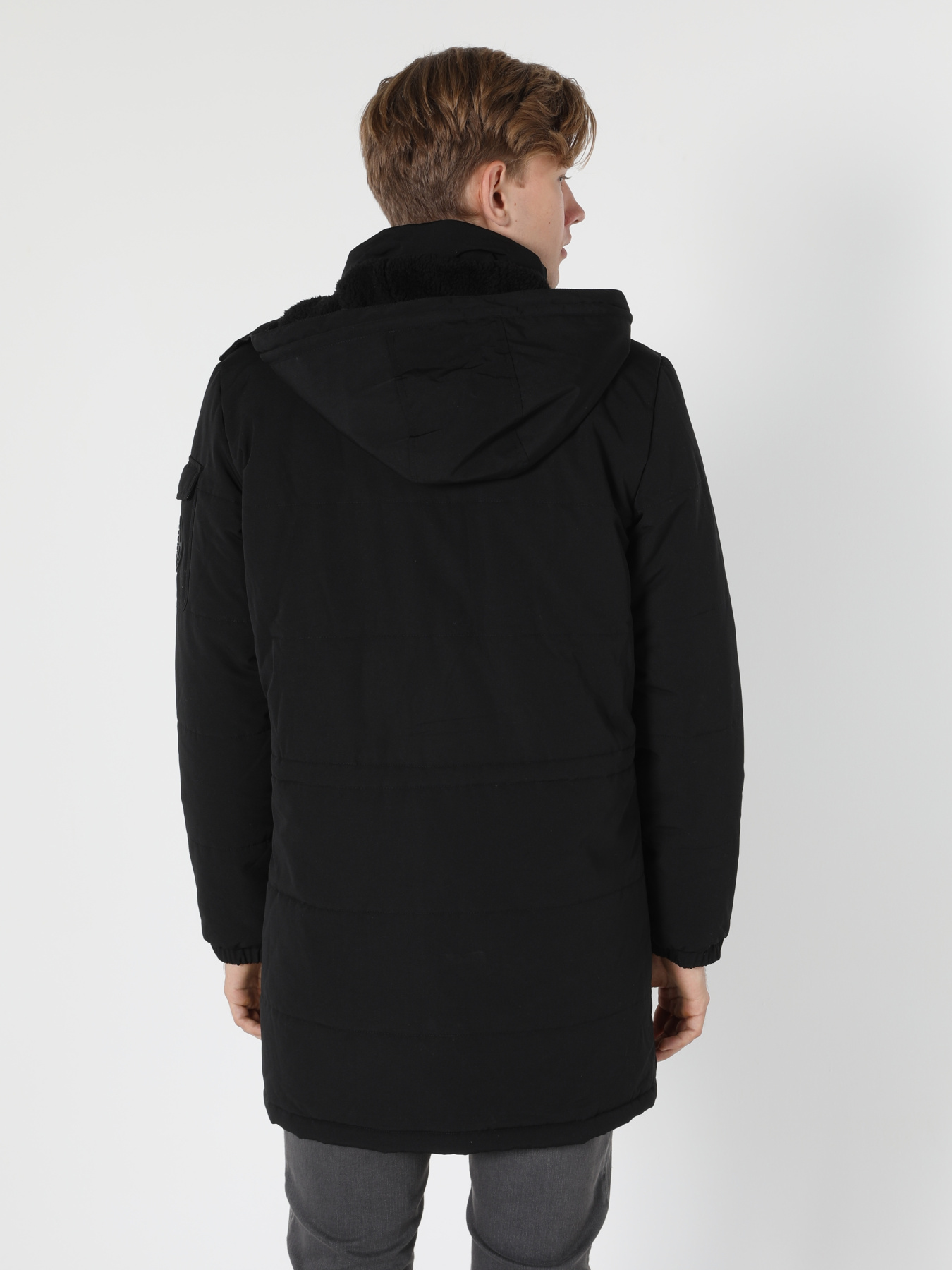 Куртки и дубленки Colin’s модель CL1054812_Q1.V1_BLK Фото