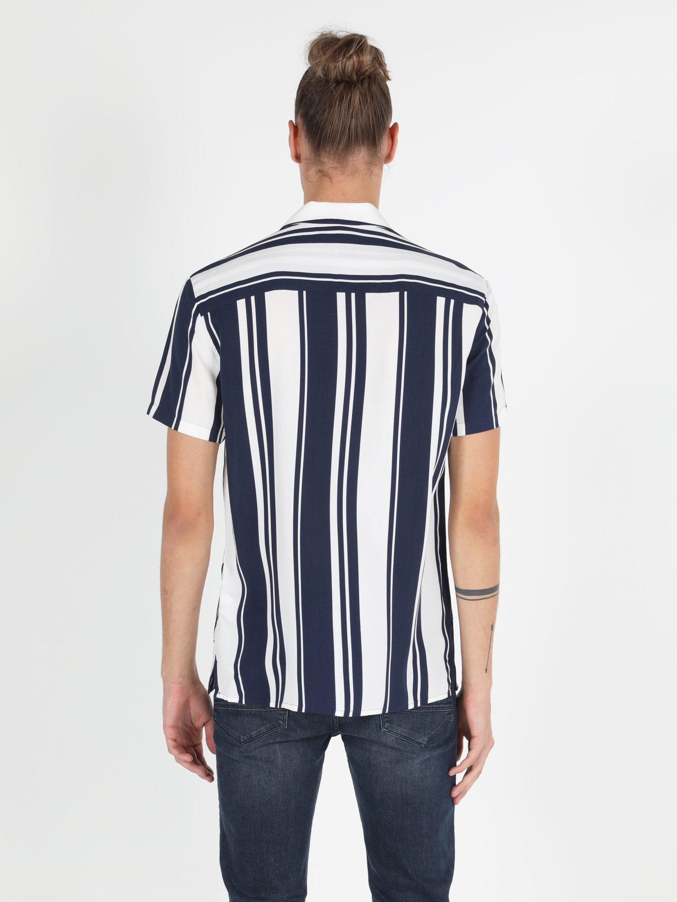 Сорочки Colin’s модель CL1049318_Q1.V1_NAV Сорочки Colin’s модель CL1049318_Q1.V1_NAV Фото